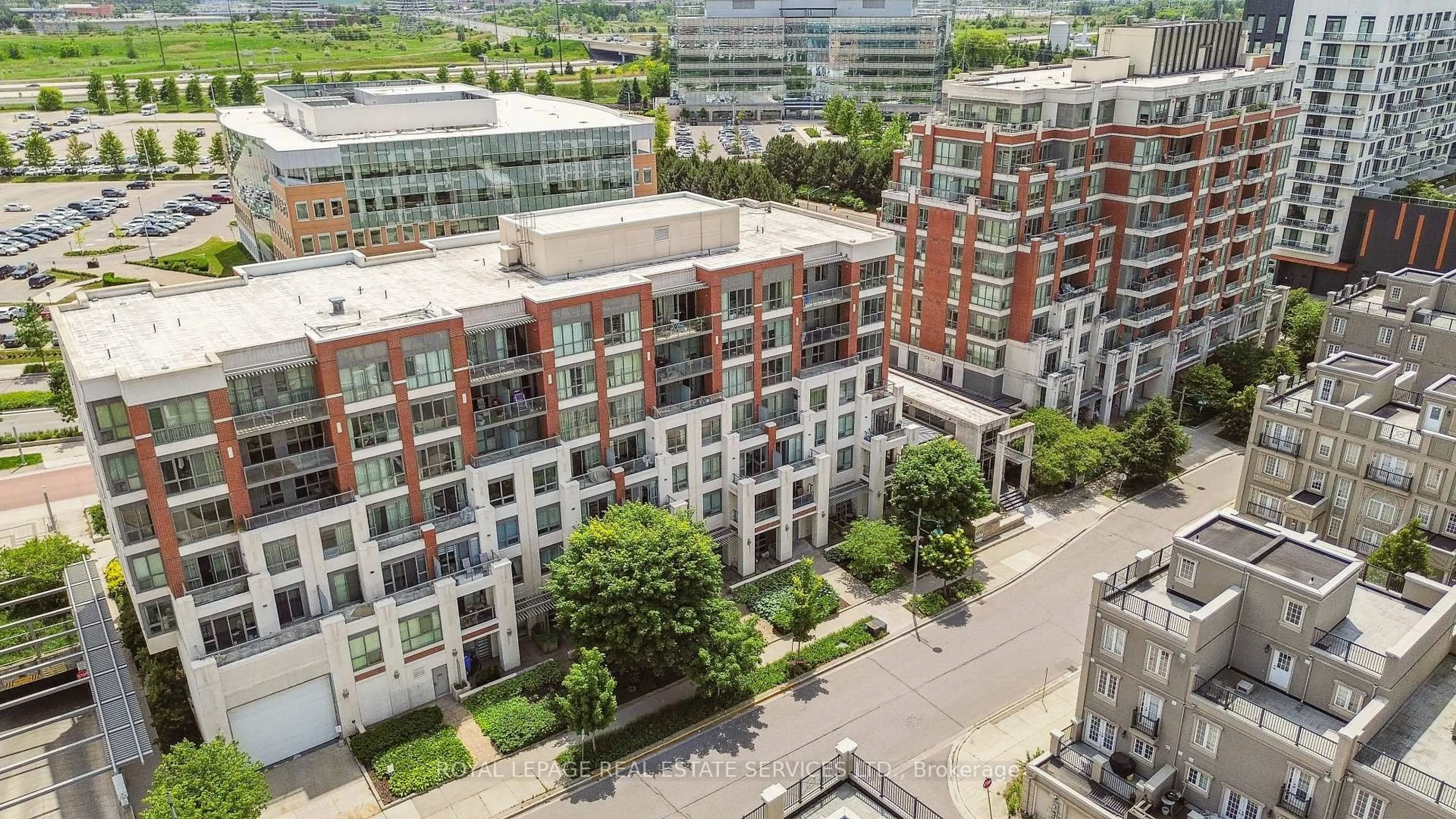 A pic from outside/outdoor area/front of a property/back of a property/a pic from drone, city buildings view from balcony for 21 Upper Duke Cres #511, Markham Ontario L6G 0B7