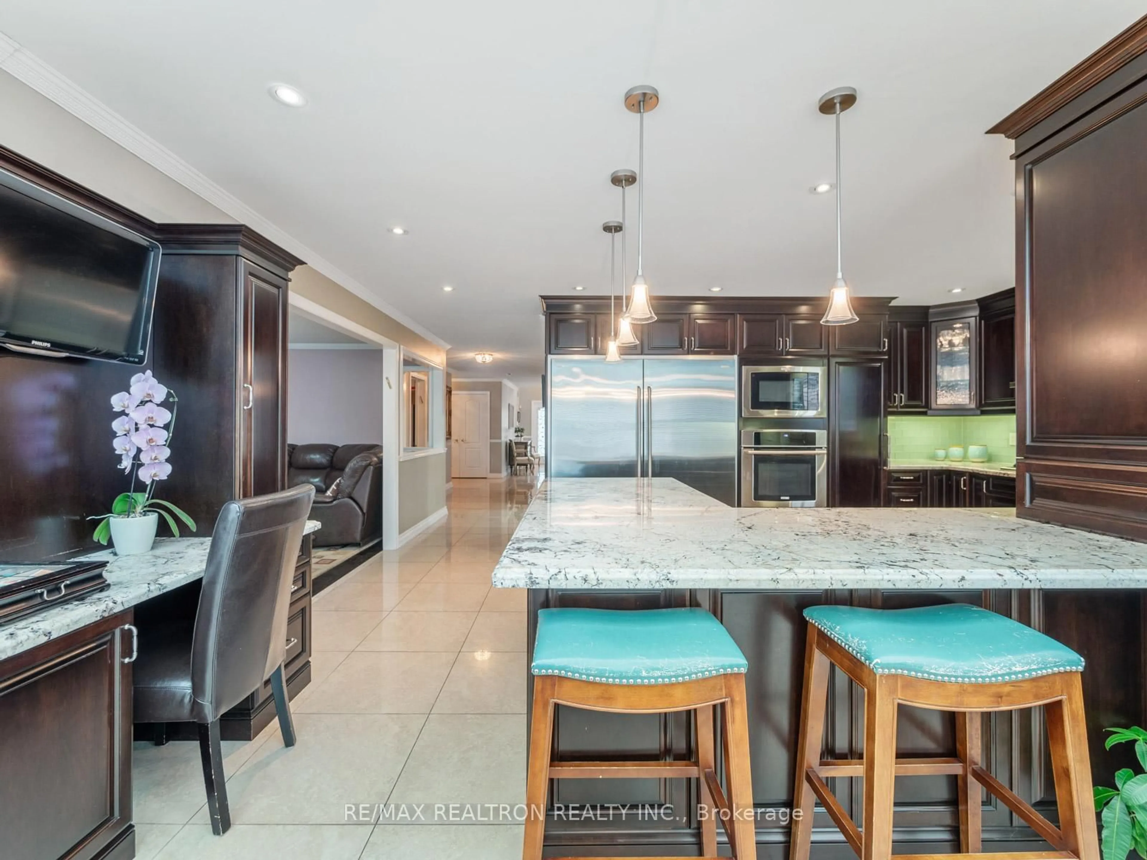 Open concept kitchen, ceramic/tile floor for 123 Hammerstone Cres, Vaughan Ontario L4J 8B2