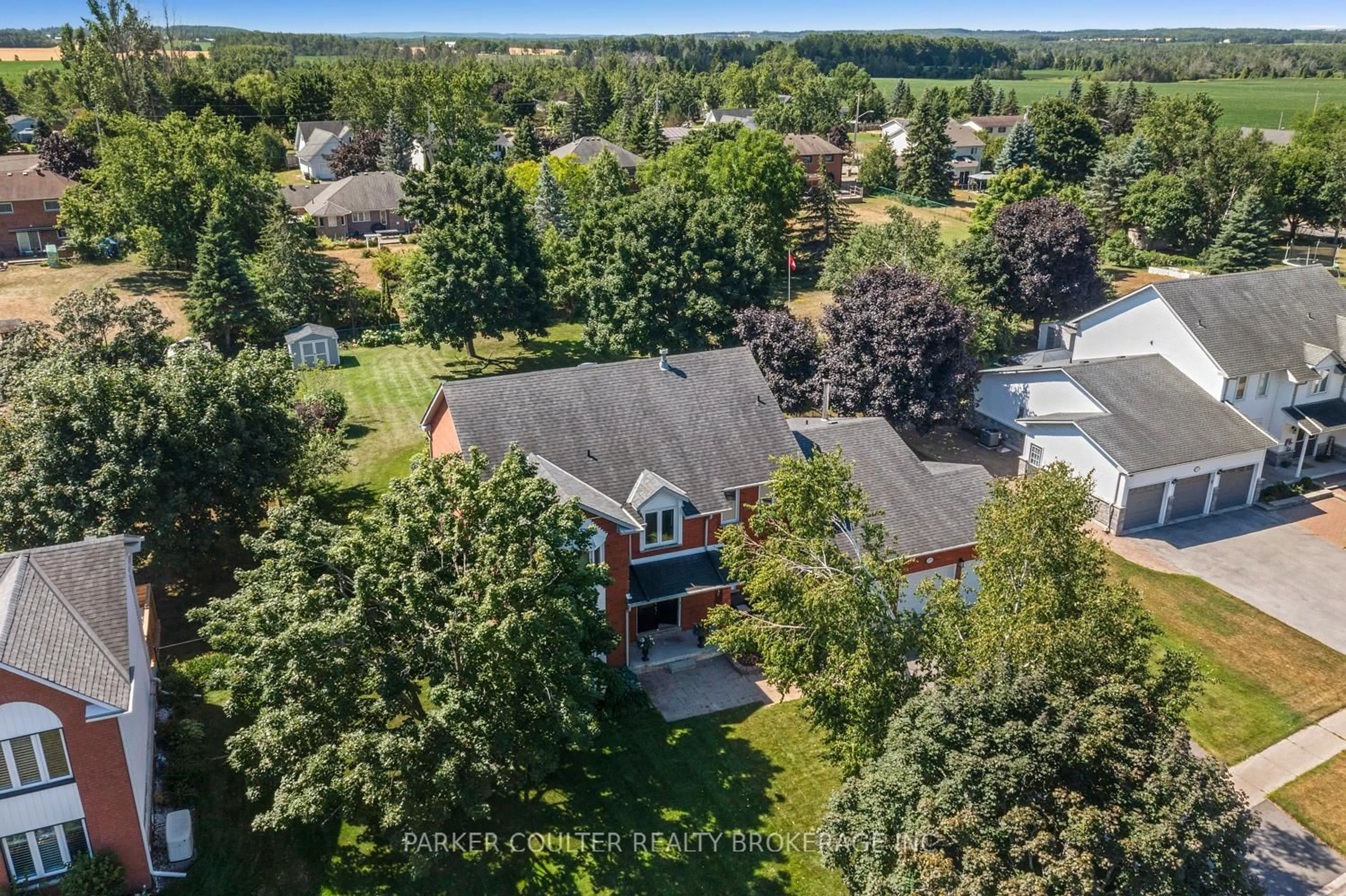 A pic from outside/outdoor area/front of a property/back of a property/a pic from drone, unknown for 2725 Shering Cres, Innisfil Ontario L9S 1G9