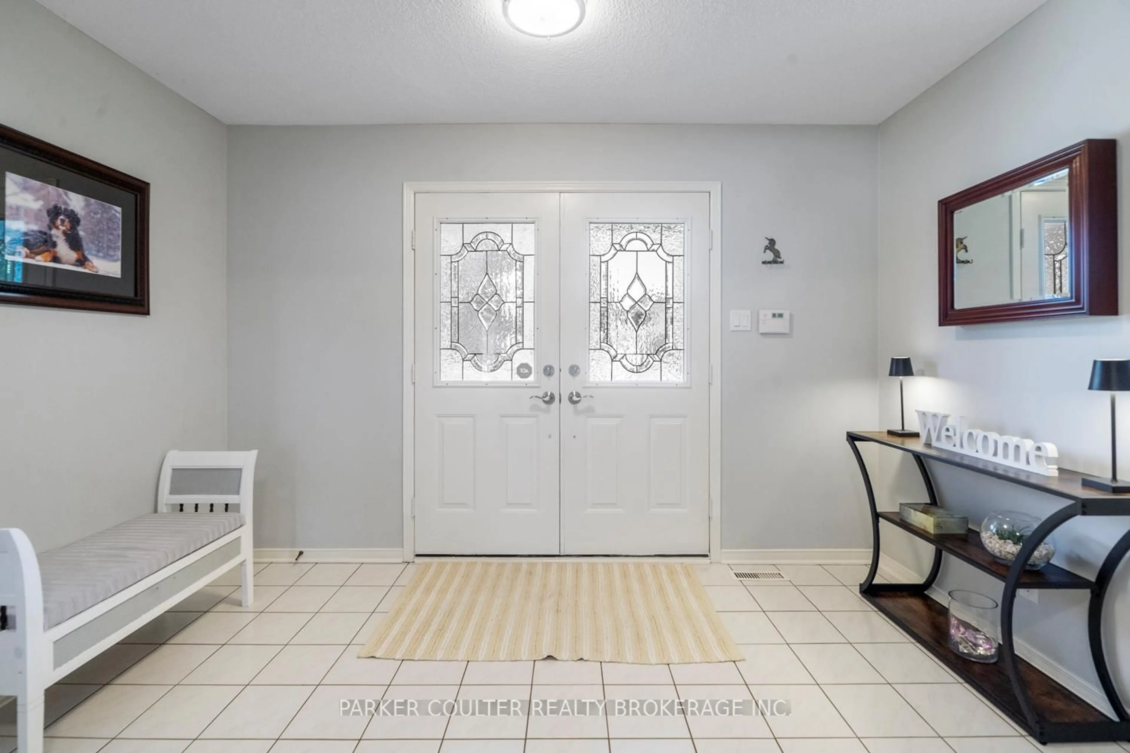 Indoor entryway for 2725 Shering Cres, Innisfil Ontario L9S 1G9
