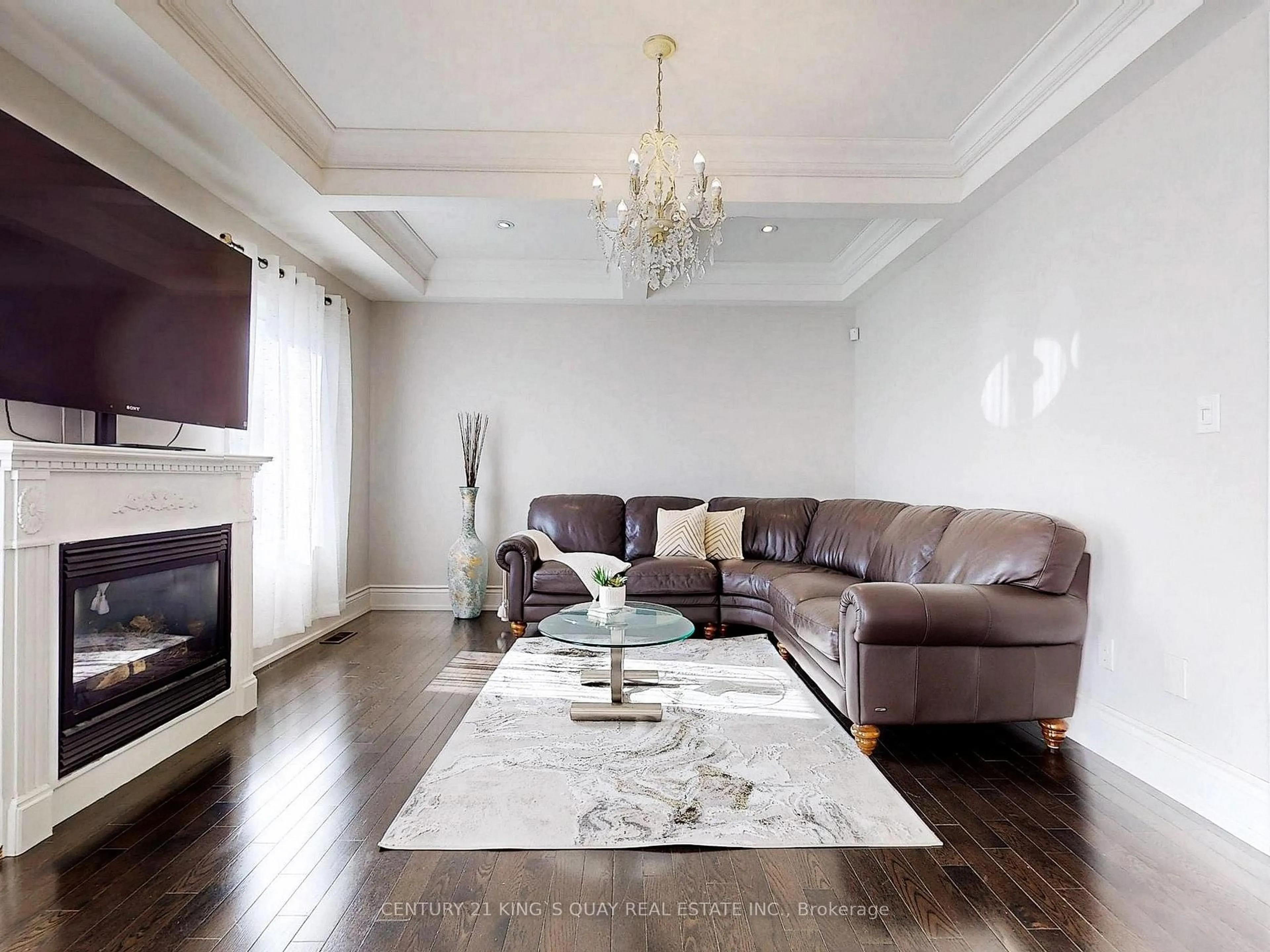 Living room with furniture, wood/laminate floor for 16 Naylor Dr, Bradford West Gwillimbury Ontario L3Z 0K1