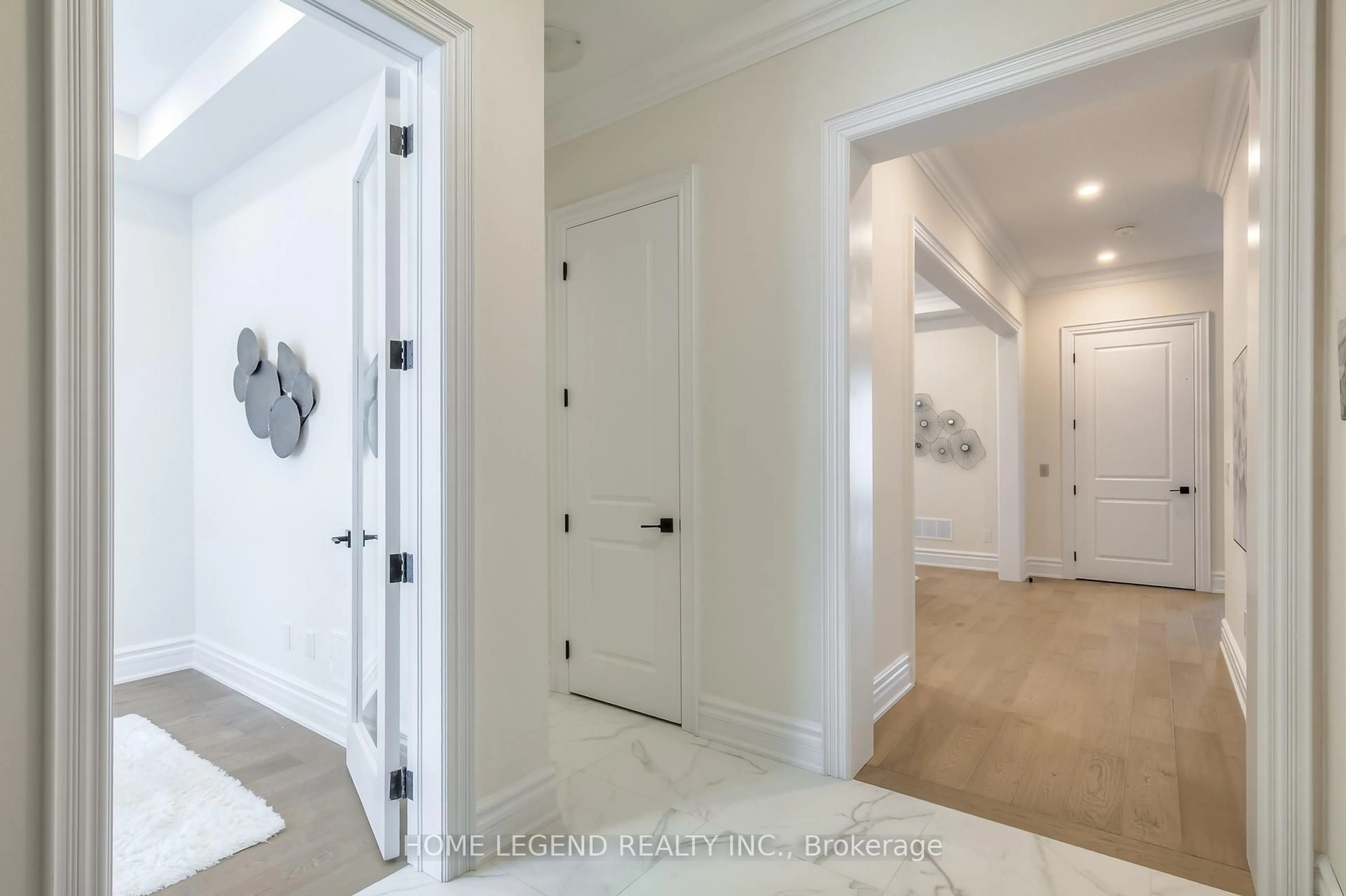 Indoor entryway for 130 Milky Way Dr, Richmond Hill Ontario L4C 4L9