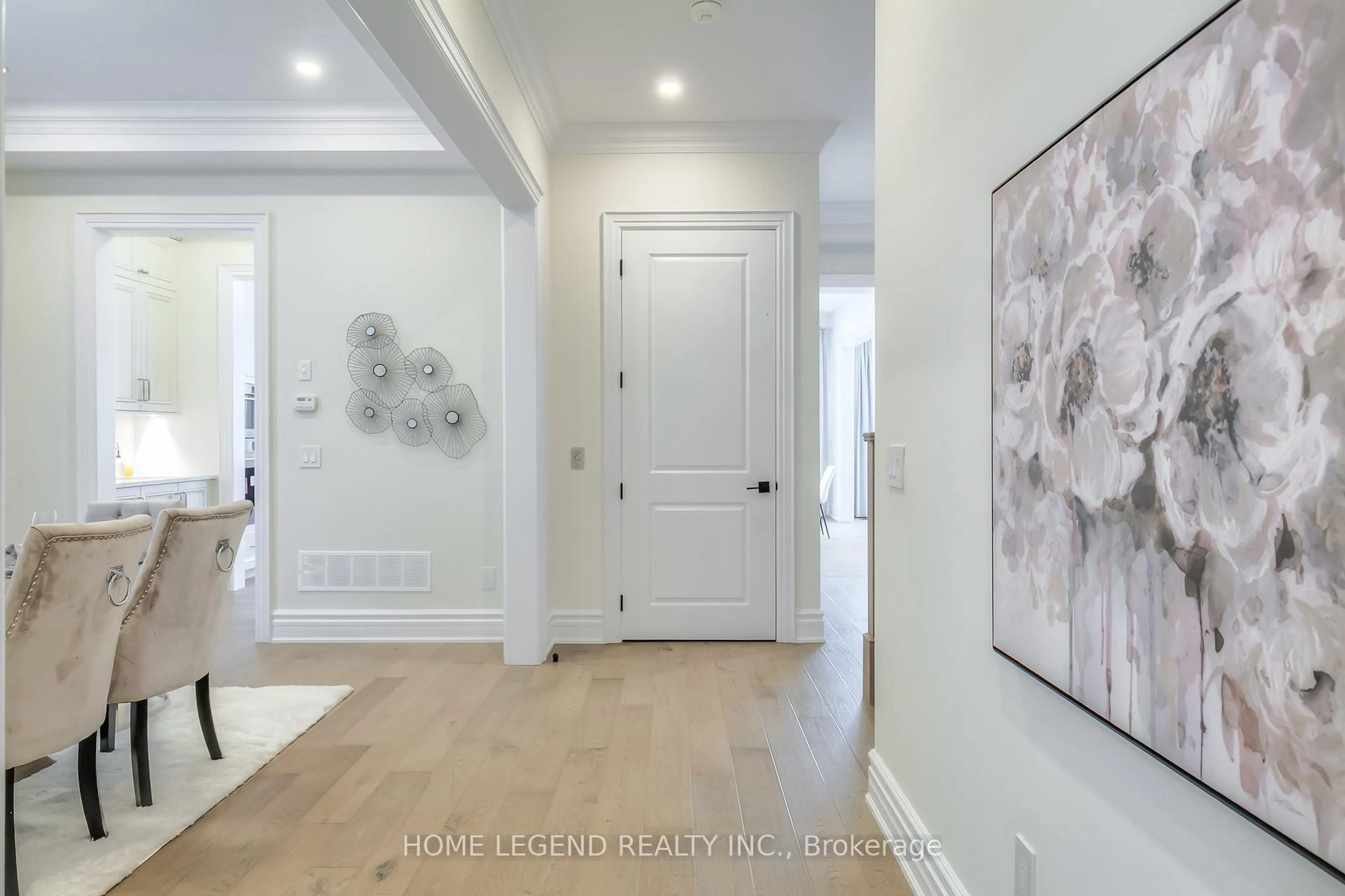 Indoor entryway for 130 Milky Way Dr, Richmond Hill Ontario L4C 4L9