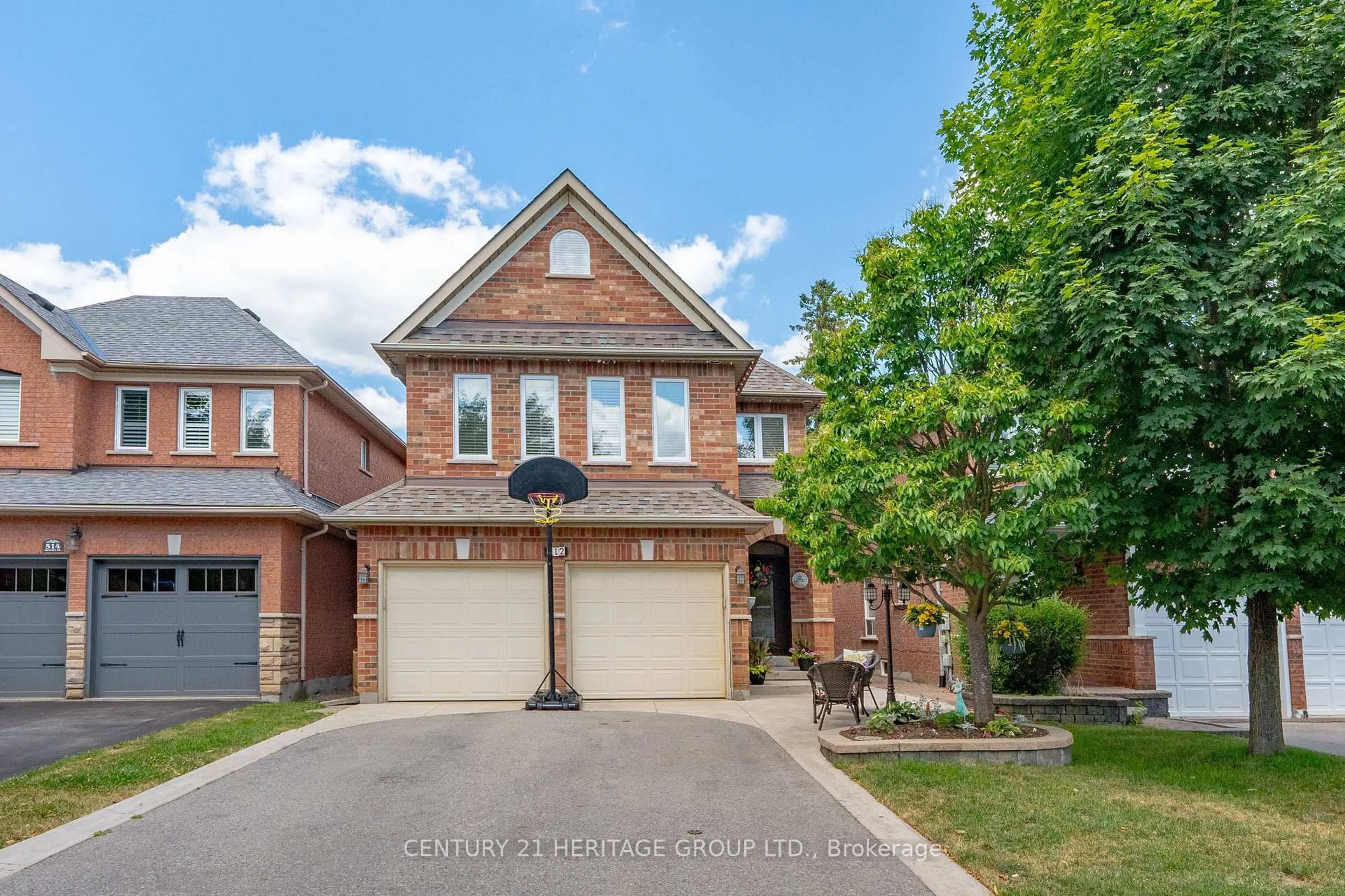 Home with brick exterior material, street for 512 Menczel Cres, Newmarket Ontario L3X 2P3