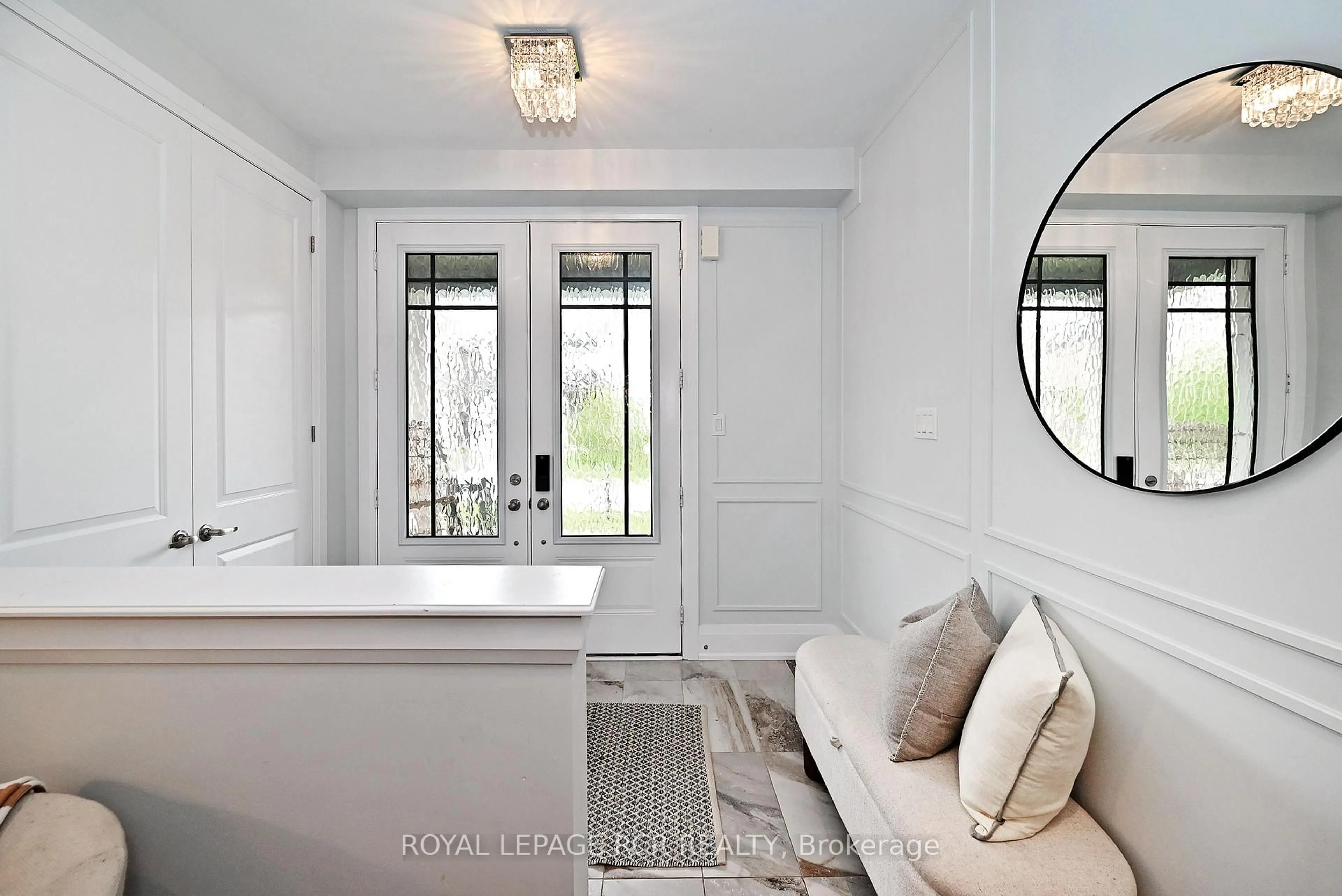 Contemporary bathroom, ceramic/tile floor for 240 Conklin Cres, Aurora Ontario L4G 0Z4