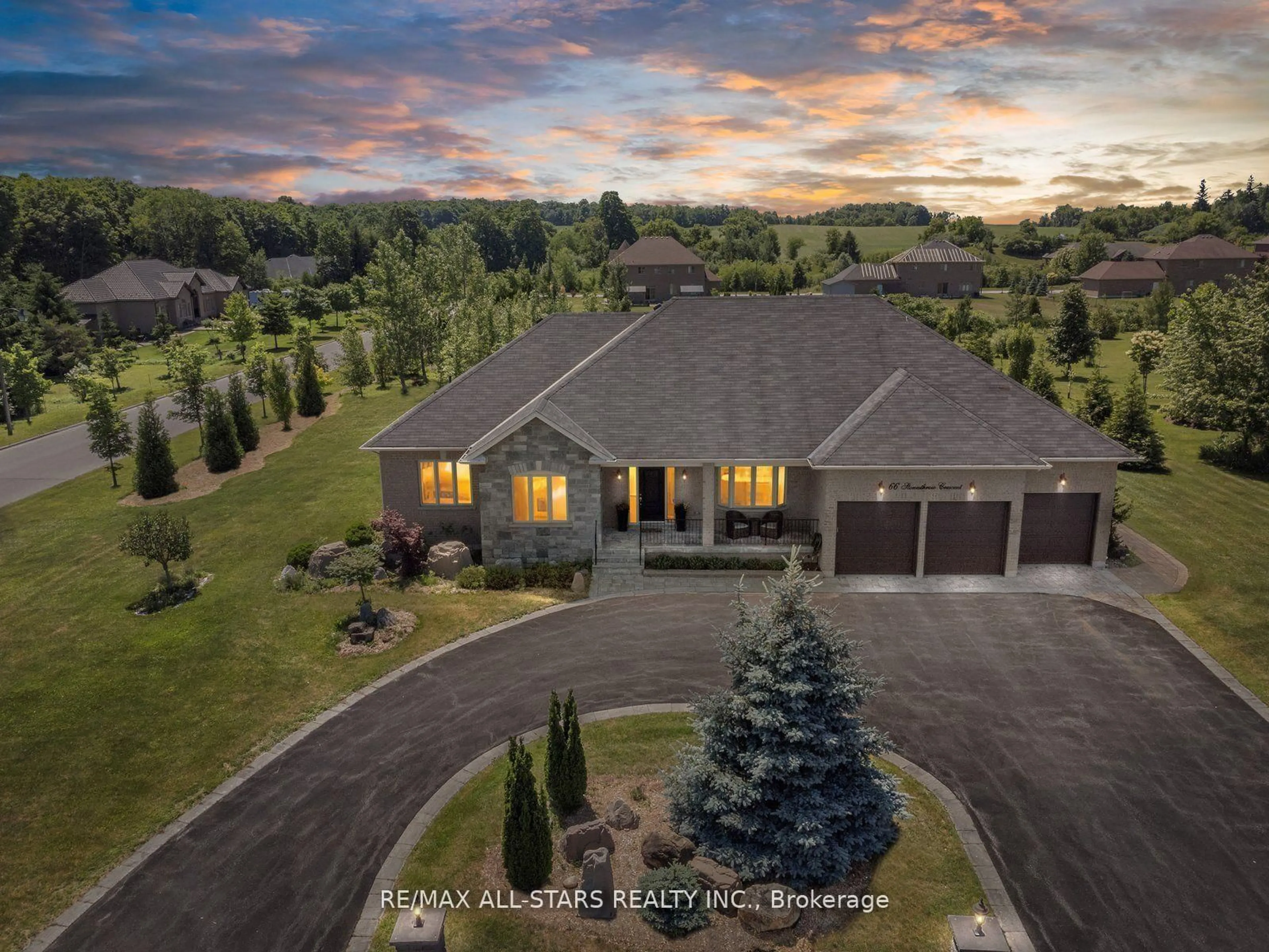 A pic from outside/outdoor area/front of a property/back of a property/a pic from drone, unknown for 66 Stonesthrow Cres, Uxbridge Ontario L0C 1A0