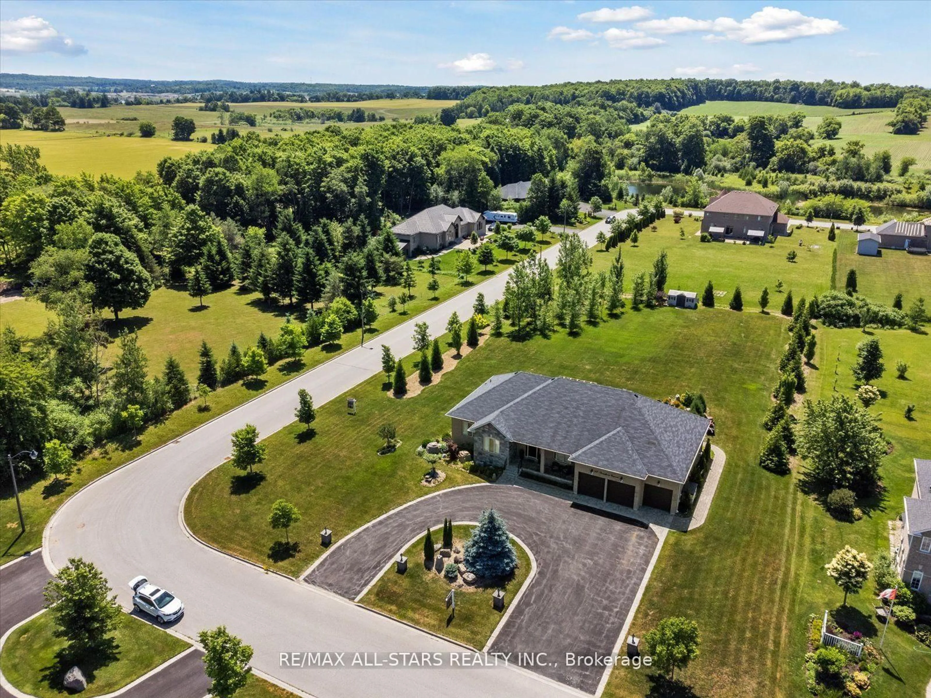 A pic from outside/outdoor area/front of a property/back of a property/a pic from drone, water/lake/river/ocean view for 66 Stonesthrow Cres, Uxbridge Ontario L0C 1A0