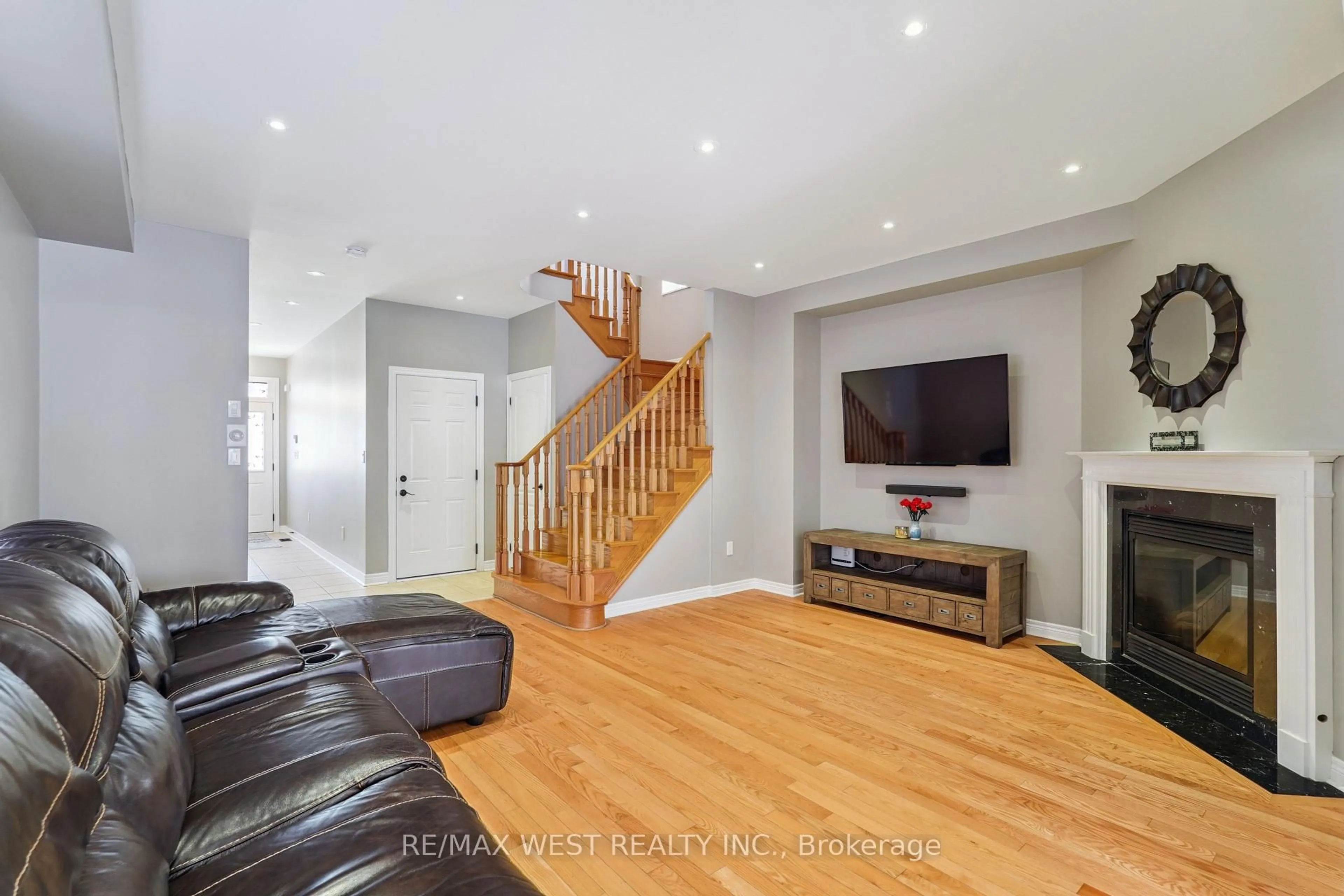 Unknown for 148 Chayna Cres, Vaughan Ontario L6A 0L6