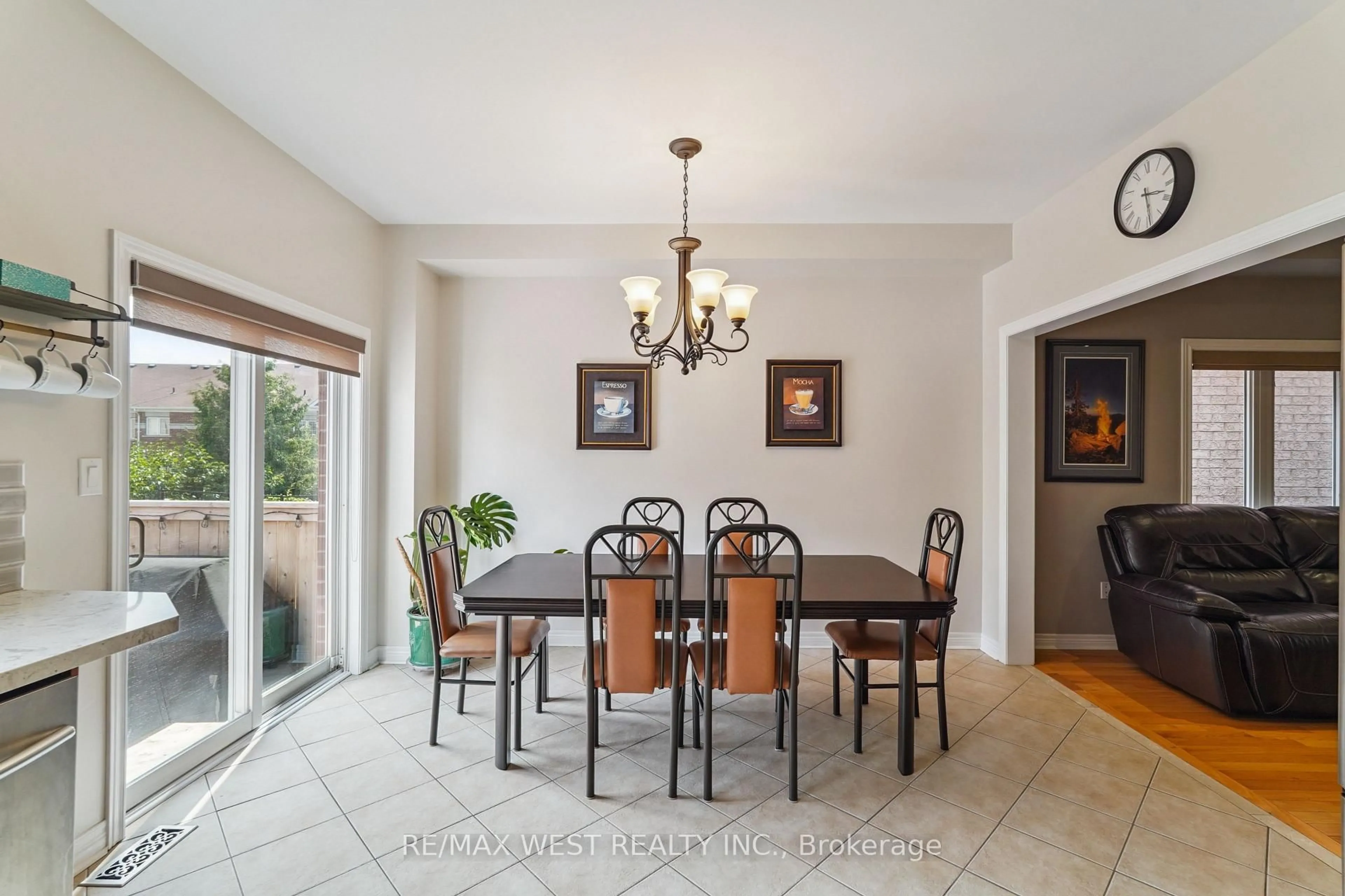 Dining room, ceramic/tile floor for 148 Chayna Cres, Vaughan Ontario L6A 0L6