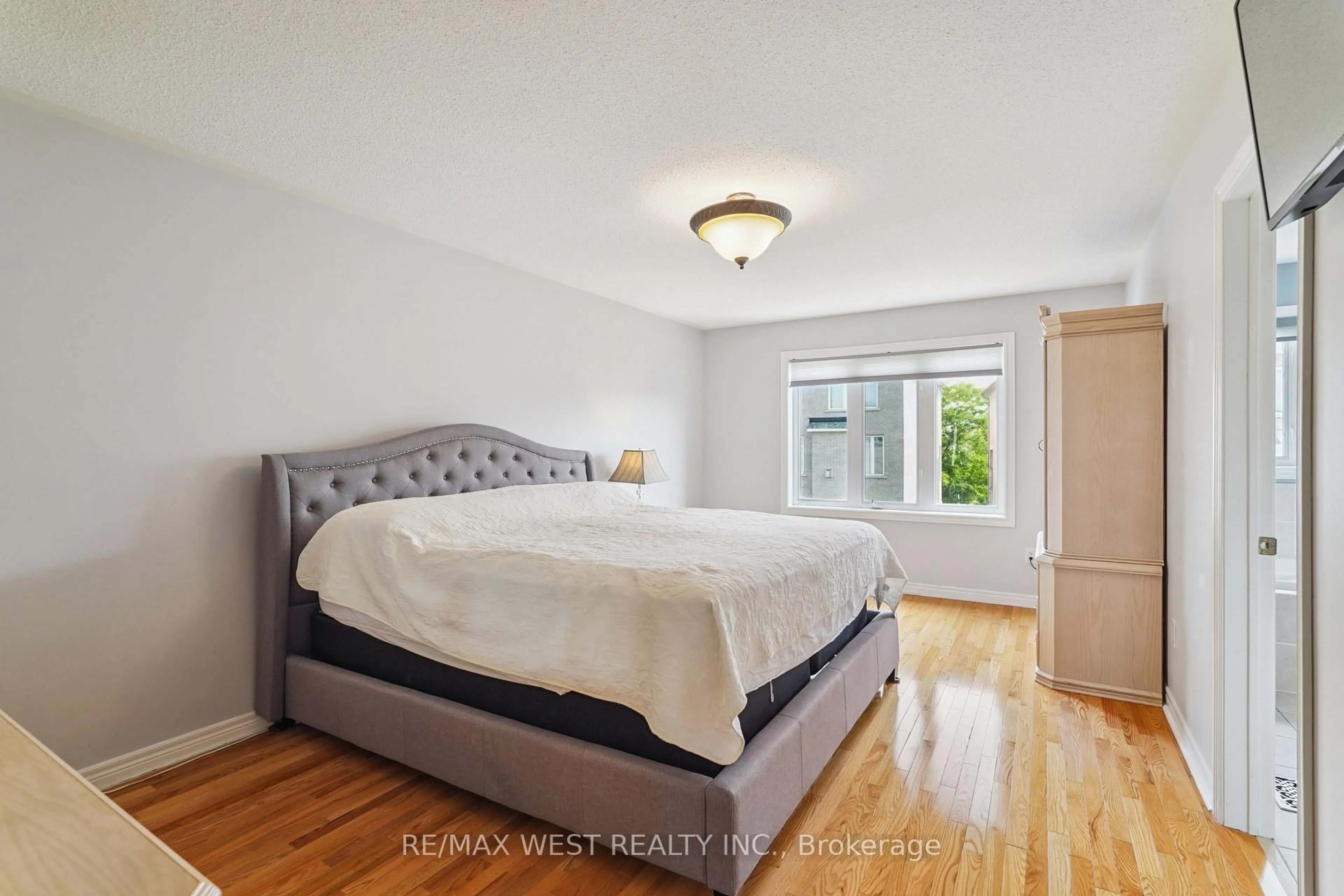 Bedroom with bed, wood/laminate floor for 148 Chayna Cres, Vaughan Ontario L6A 0L6