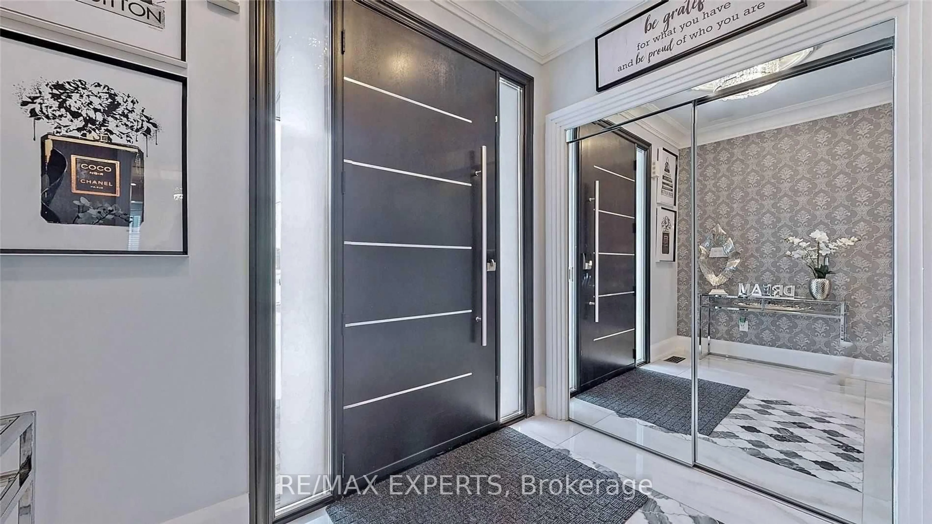 Indoor entryway for 134 Beaconsfield Dr, Vaughan Ontario L4H 4L6