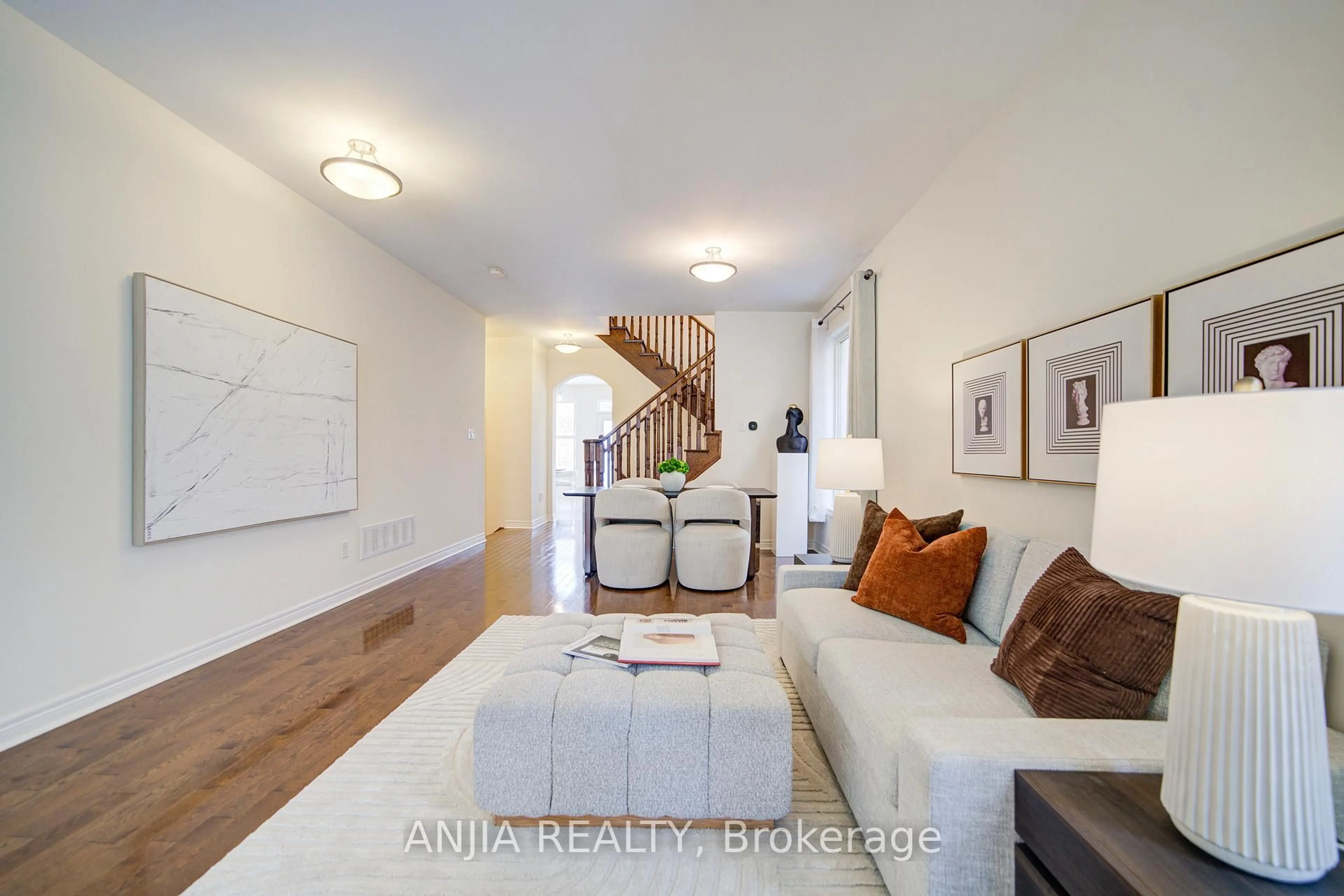 Indoor entryway for 123 Greenforest Grve, Whitchurch-Stouffville Ontario L4A 1S6