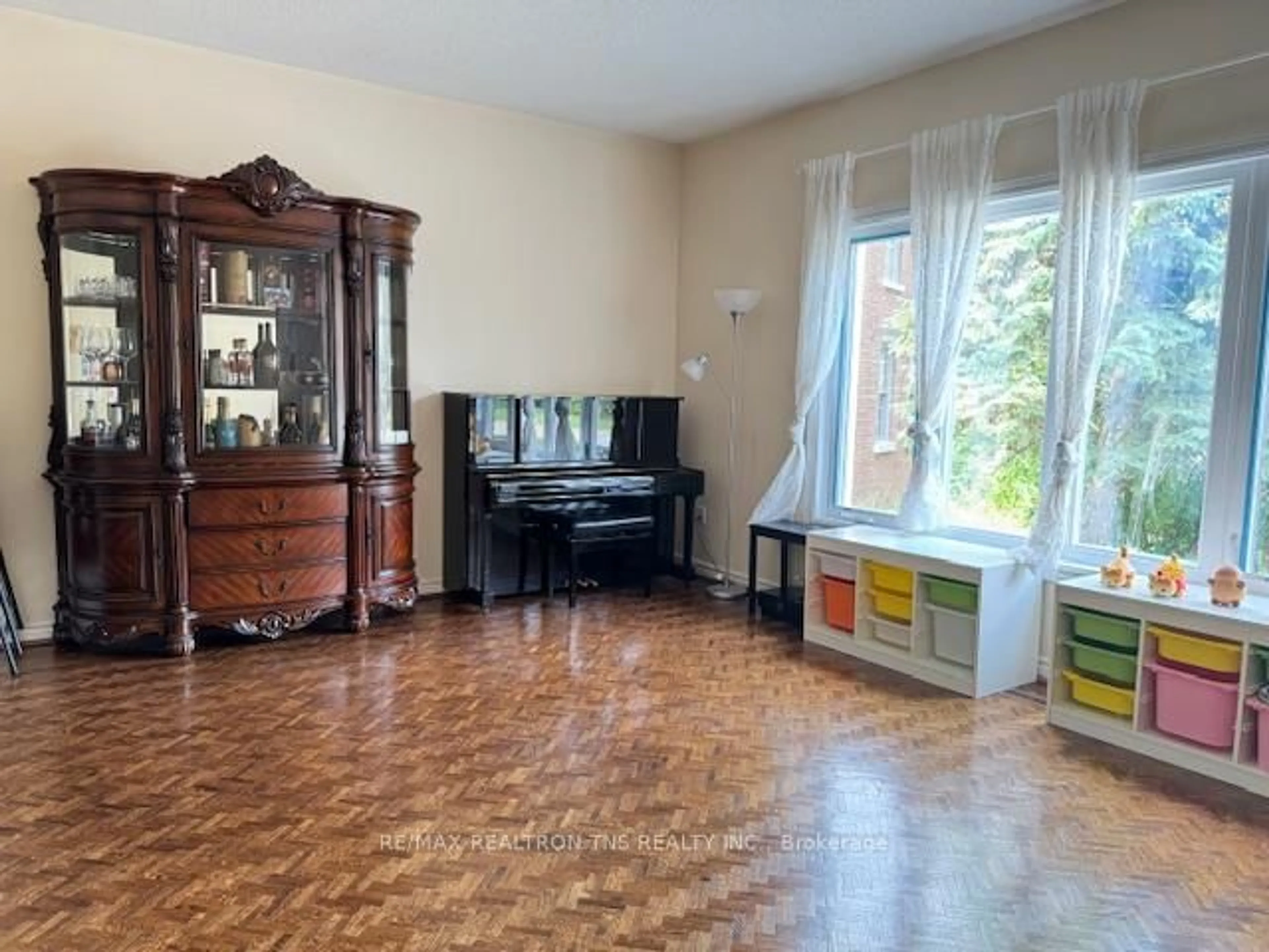 Unknown for 16 Chaplin Crt, Richmond Hill Ontario L4B 2Y1