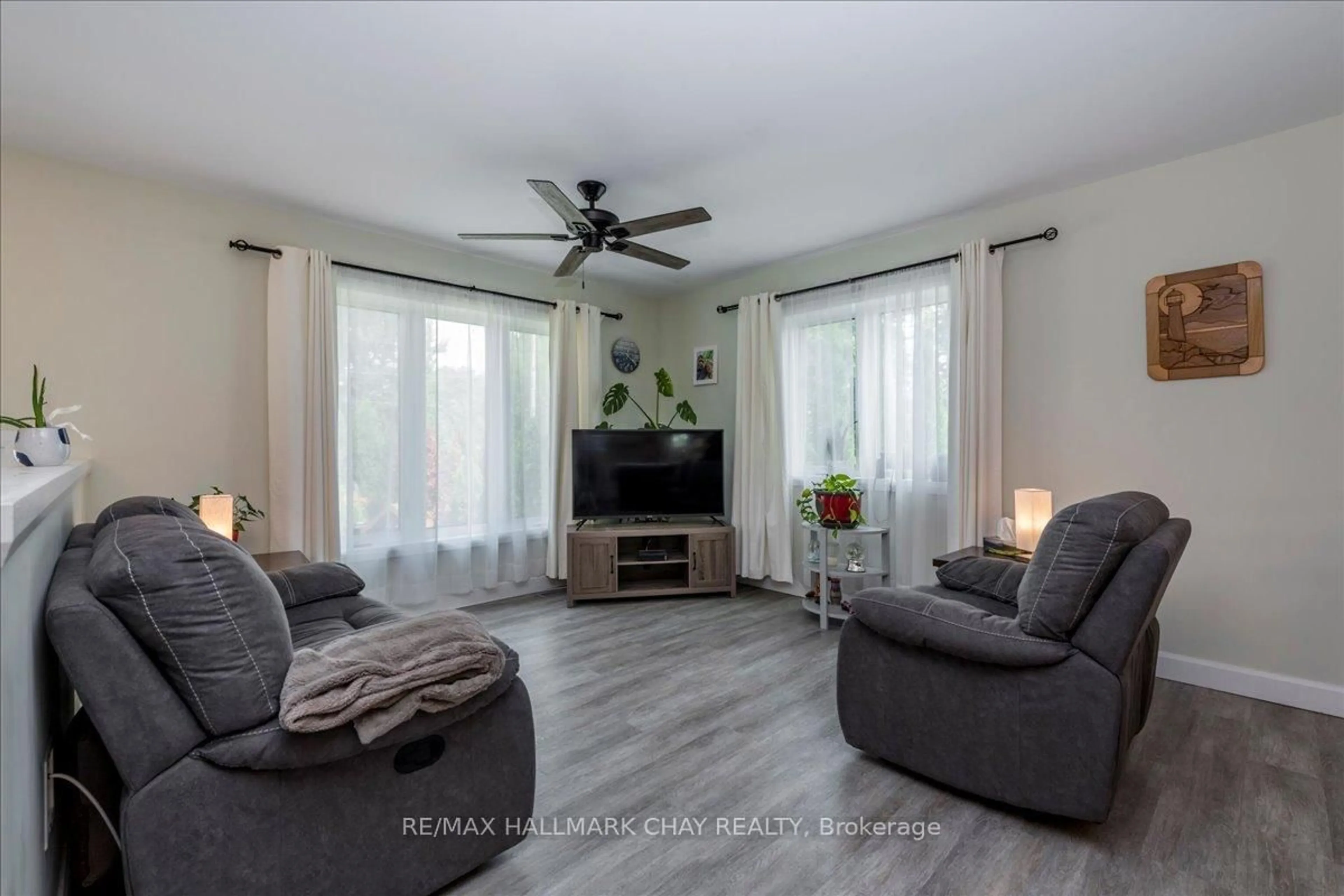 Living room with furniture, unknown for 1115 Shore Acres Dr, Innisfil Ontario L0L 1R0