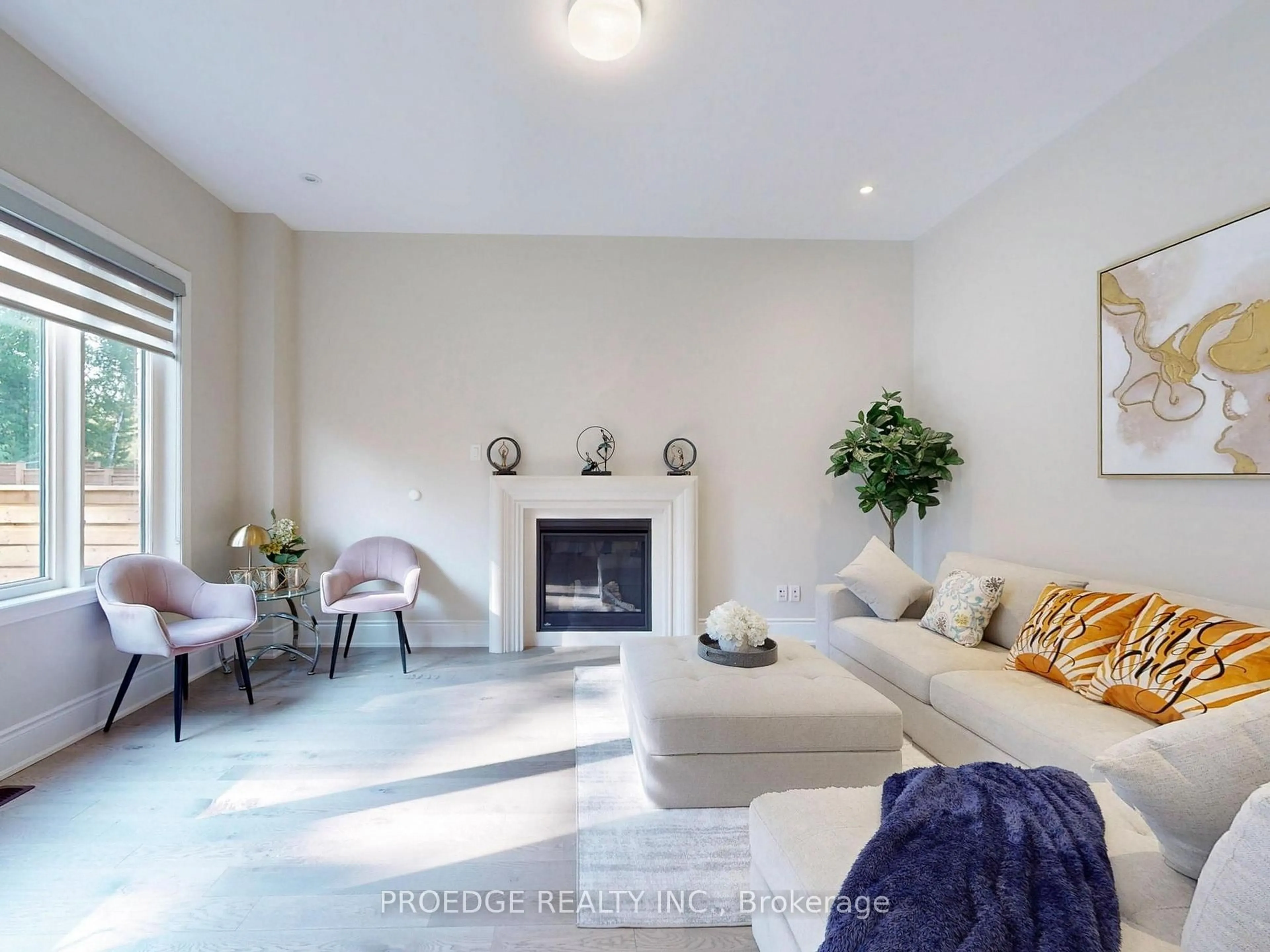 Living room with furniture, ceramic/tile floor for 217 Sunset Vista Crt, Aurora Ontario L4G 3Y1