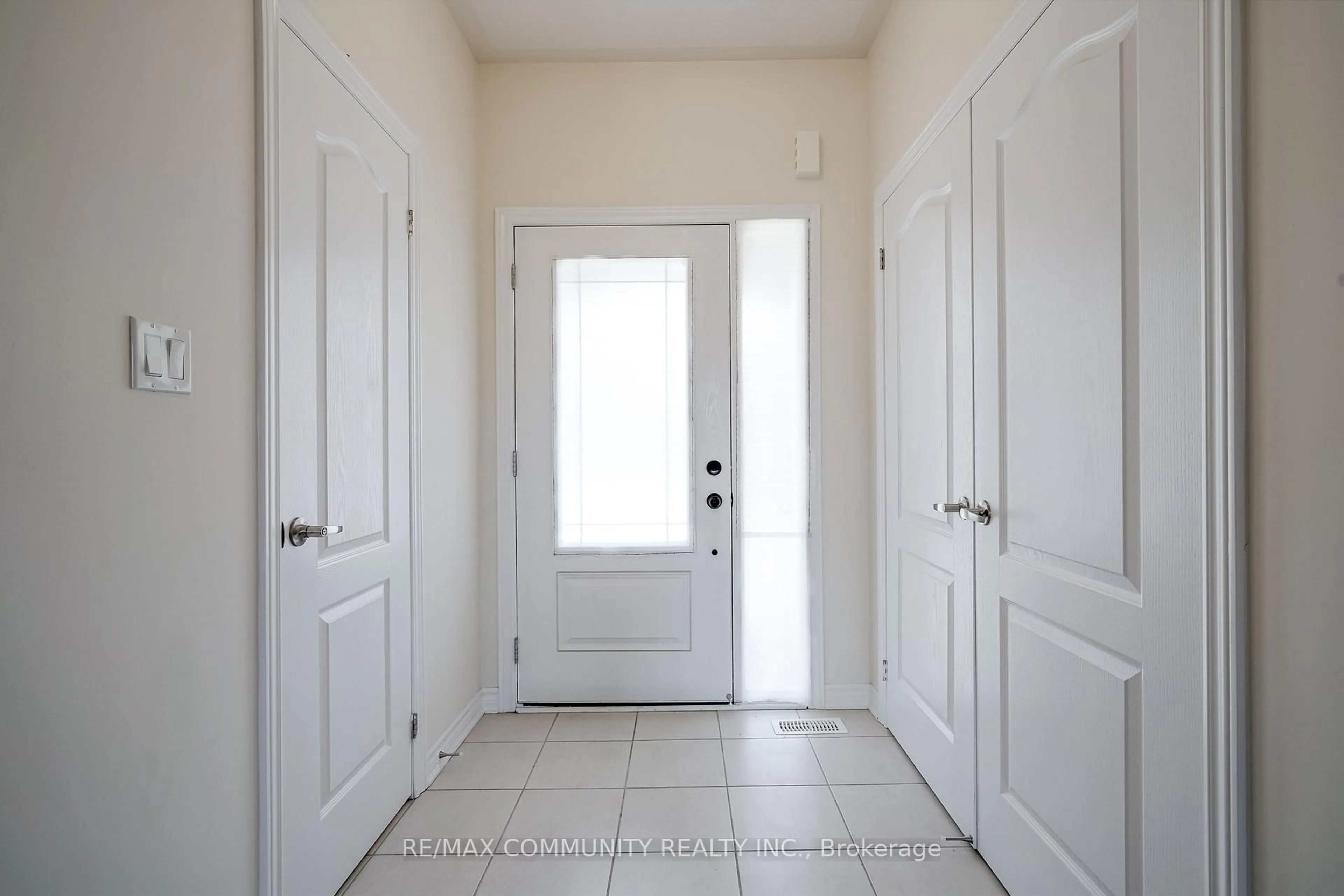 Indoor entryway for 16 Jardine St, Brock Ontario L0K 1A0