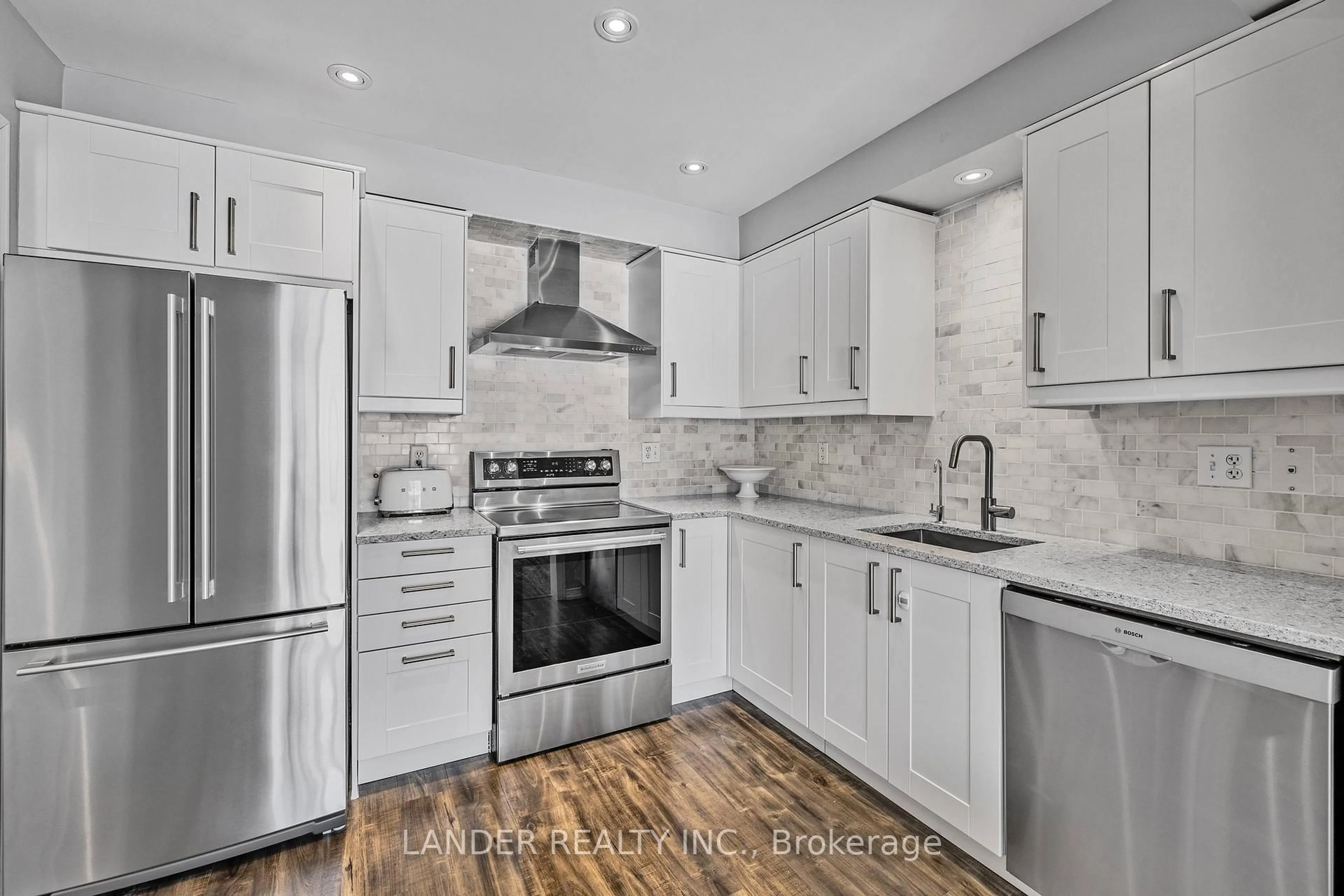 Open concept kitchen, unknown for 47 Hammill Hts, East Gwillimbury Ontario L0G 1M0