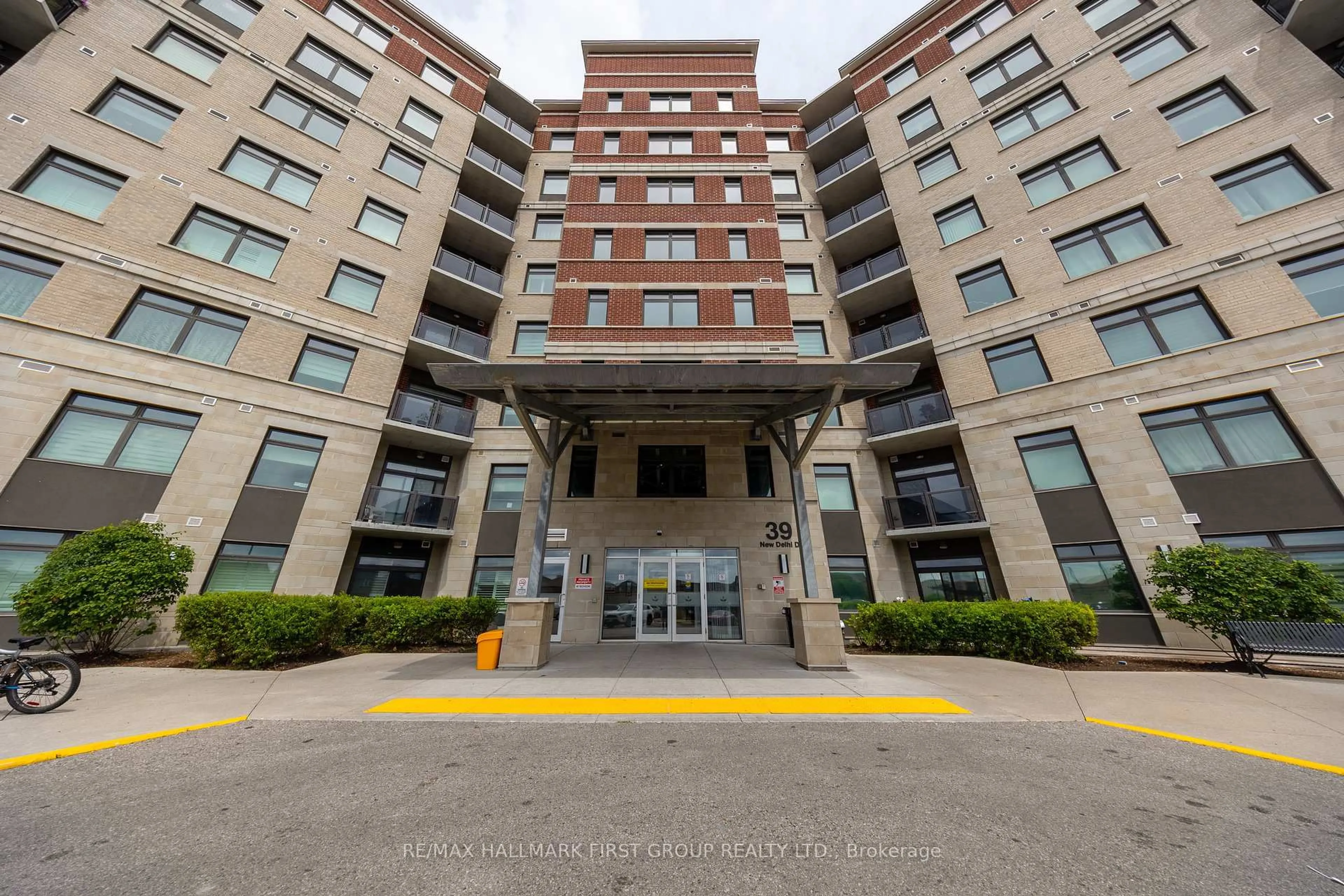 Indoor foyer for 39 New Delhi Dr #314, Markham Ontario L3S 0E1