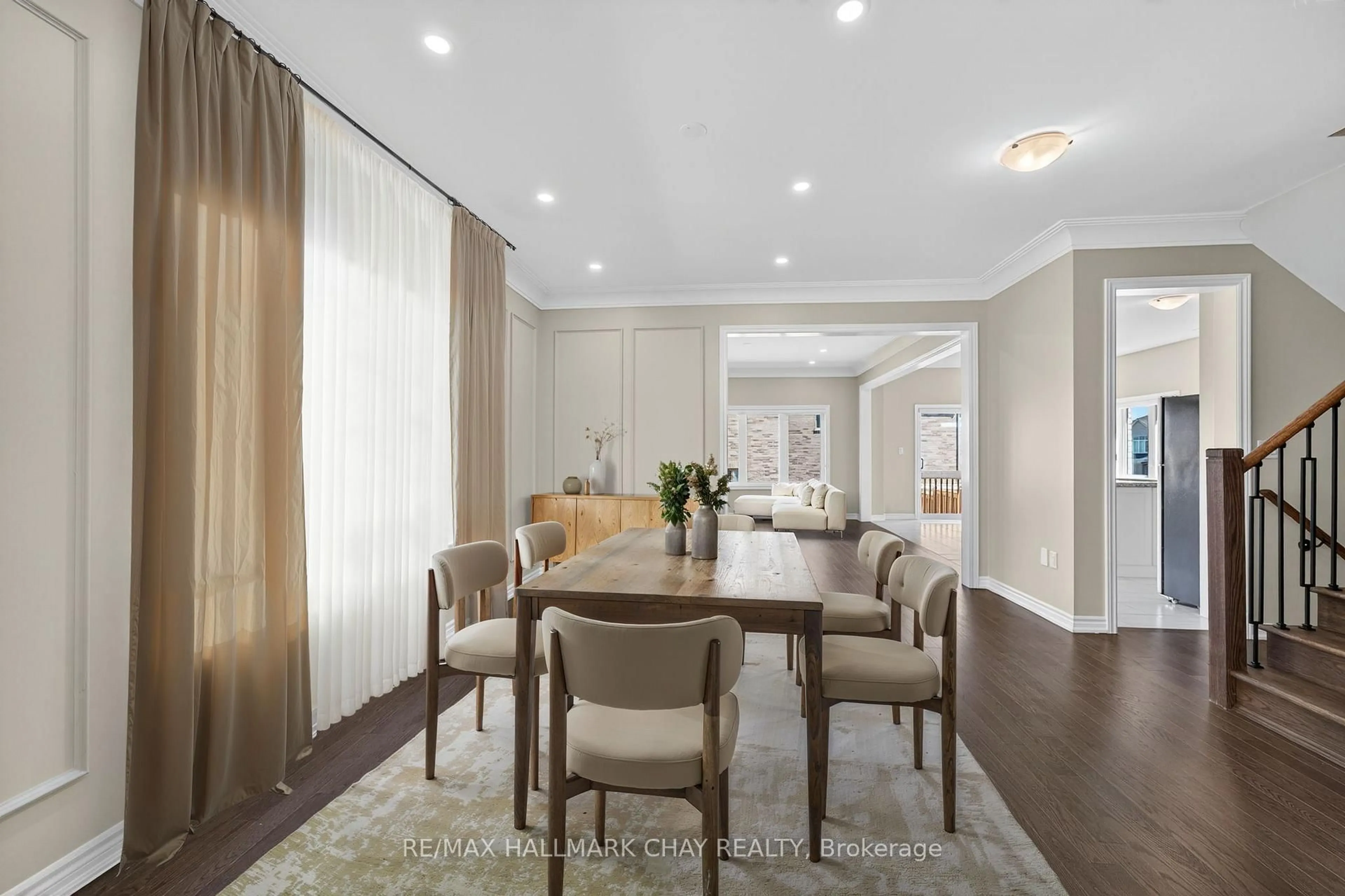 Dining room, wood/laminate floor for 1378 Broderick St, Innisfil Ontario L9S 0P5