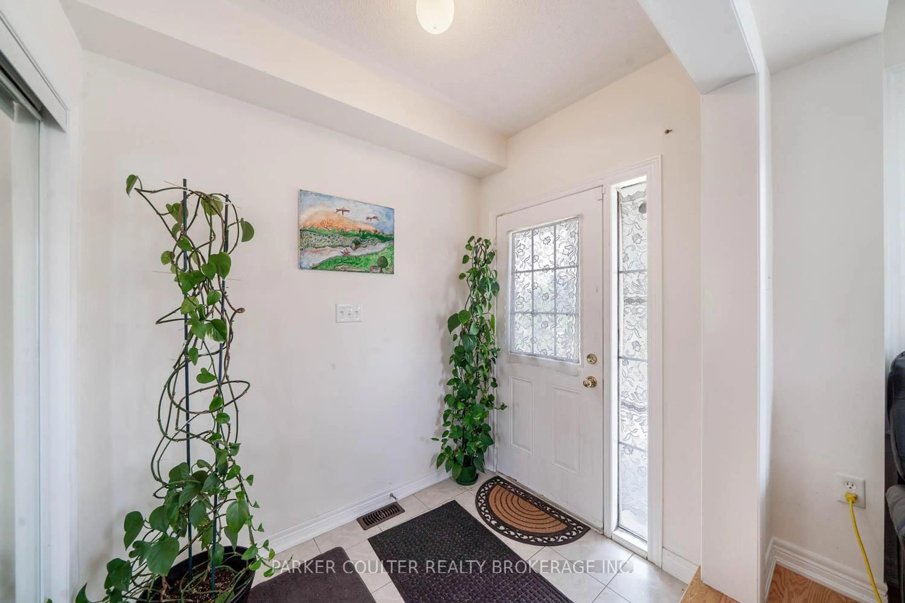 Indoor entryway for 44 The Shire Lane, Markham Ontario L6B 0N2