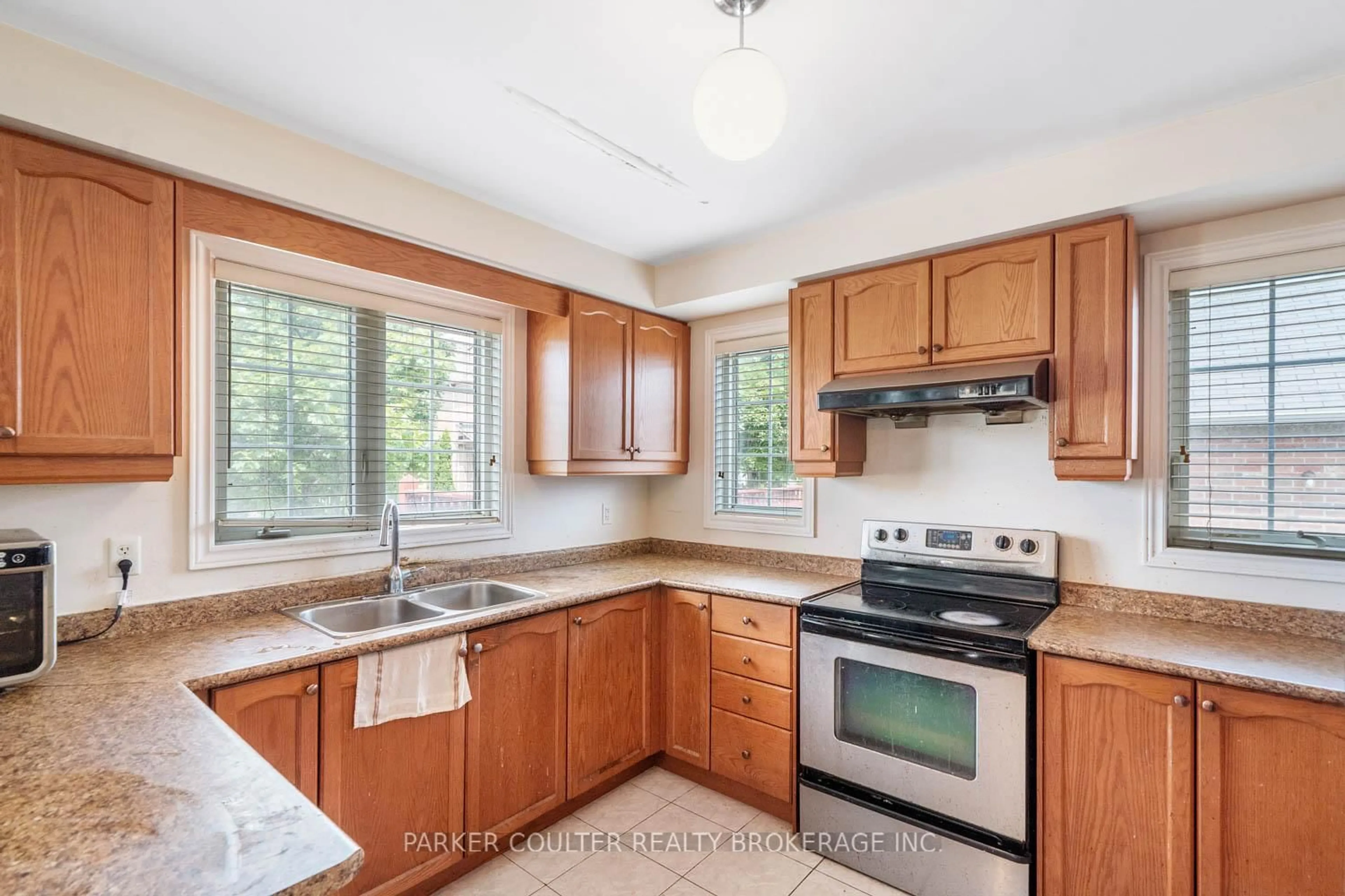 Standard kitchen, ceramic/tile floor for 44 The Shire Lane, Markham Ontario L6B 0N2