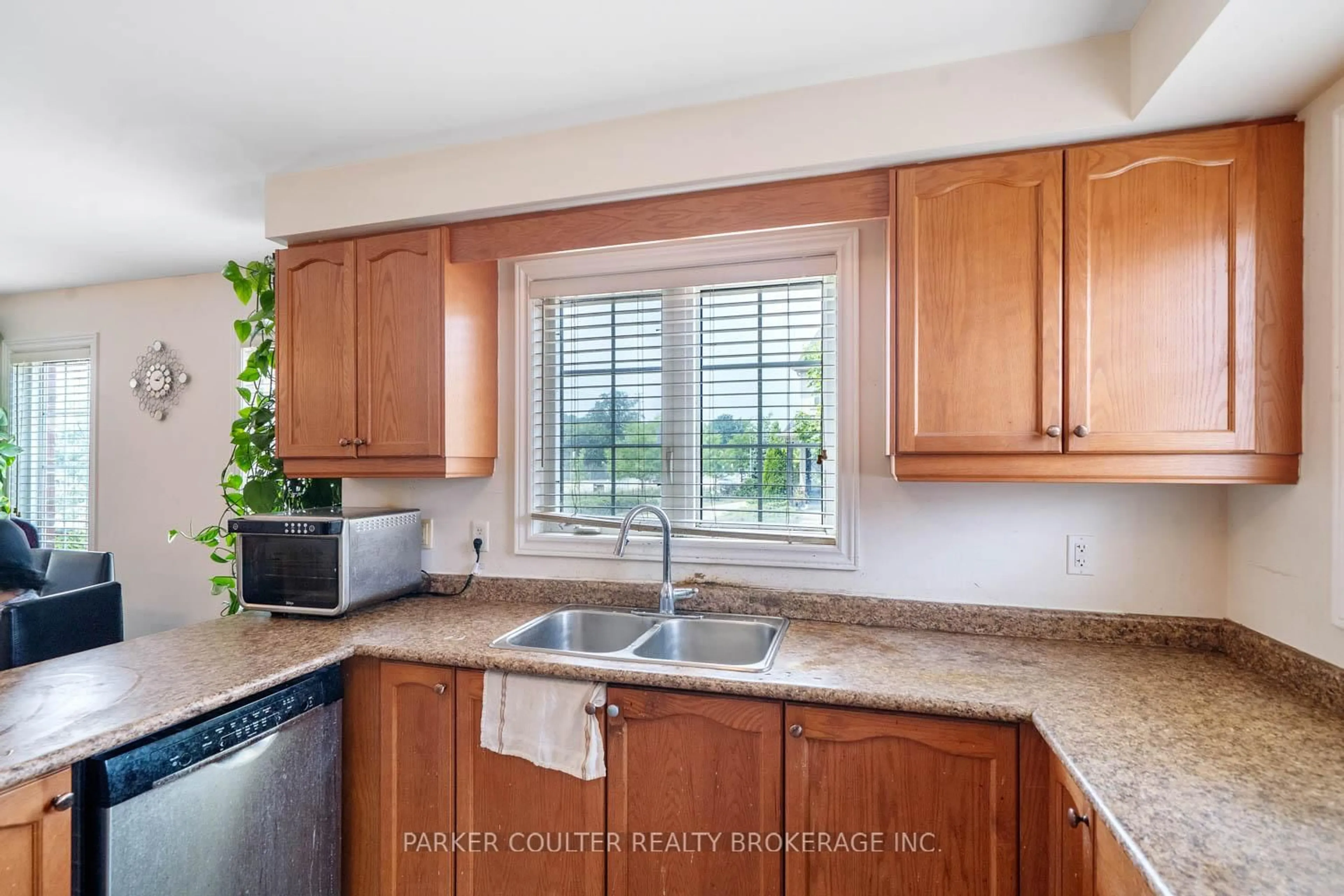 Standard kitchen, ceramic/tile floor for 44 The Shire Lane, Markham Ontario L6B 0N2