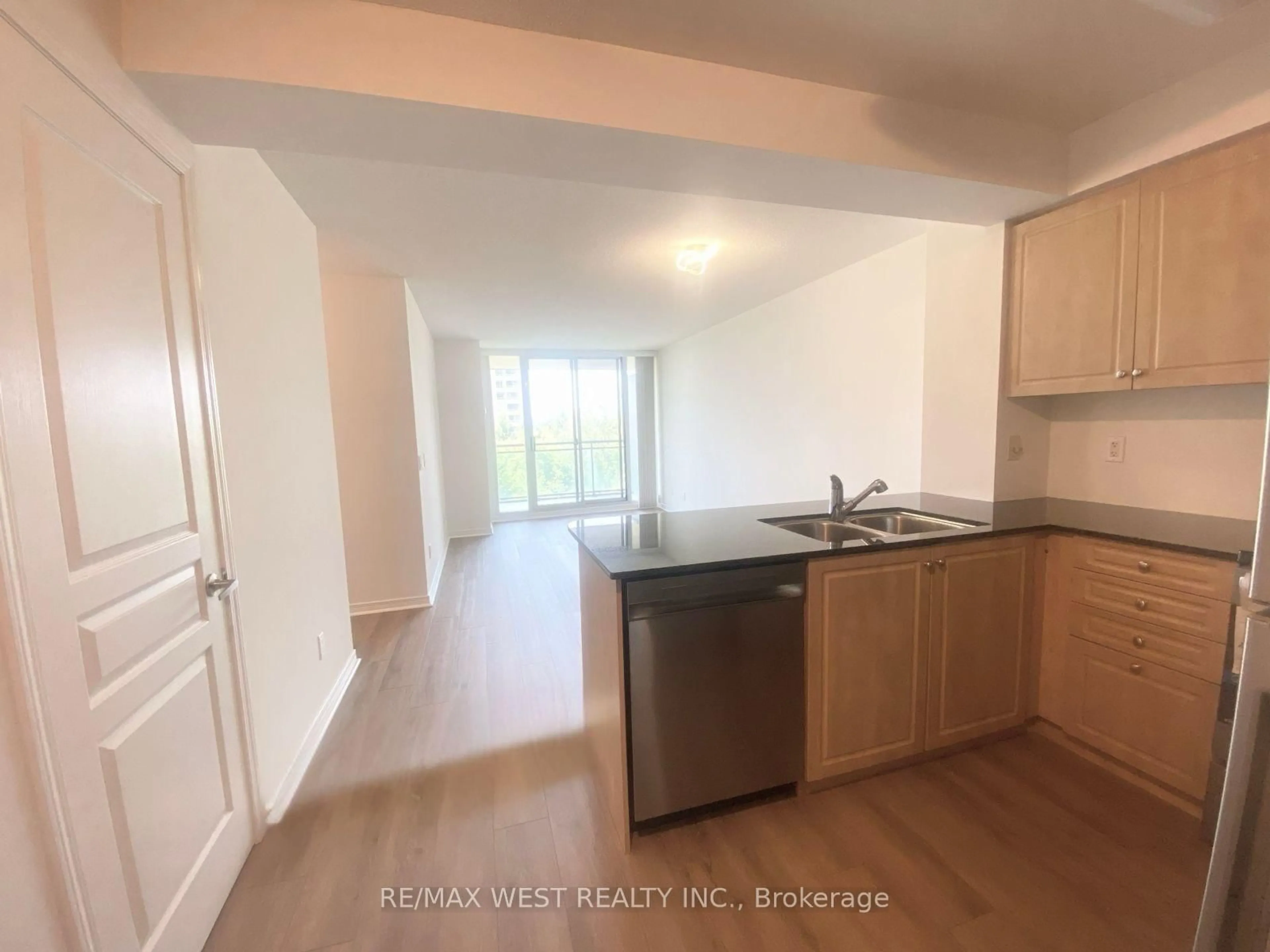 Standard kitchen, floor is not visible for 330 Red Maple Rd #512, Richmond Hill Ontario L4C 0T6
