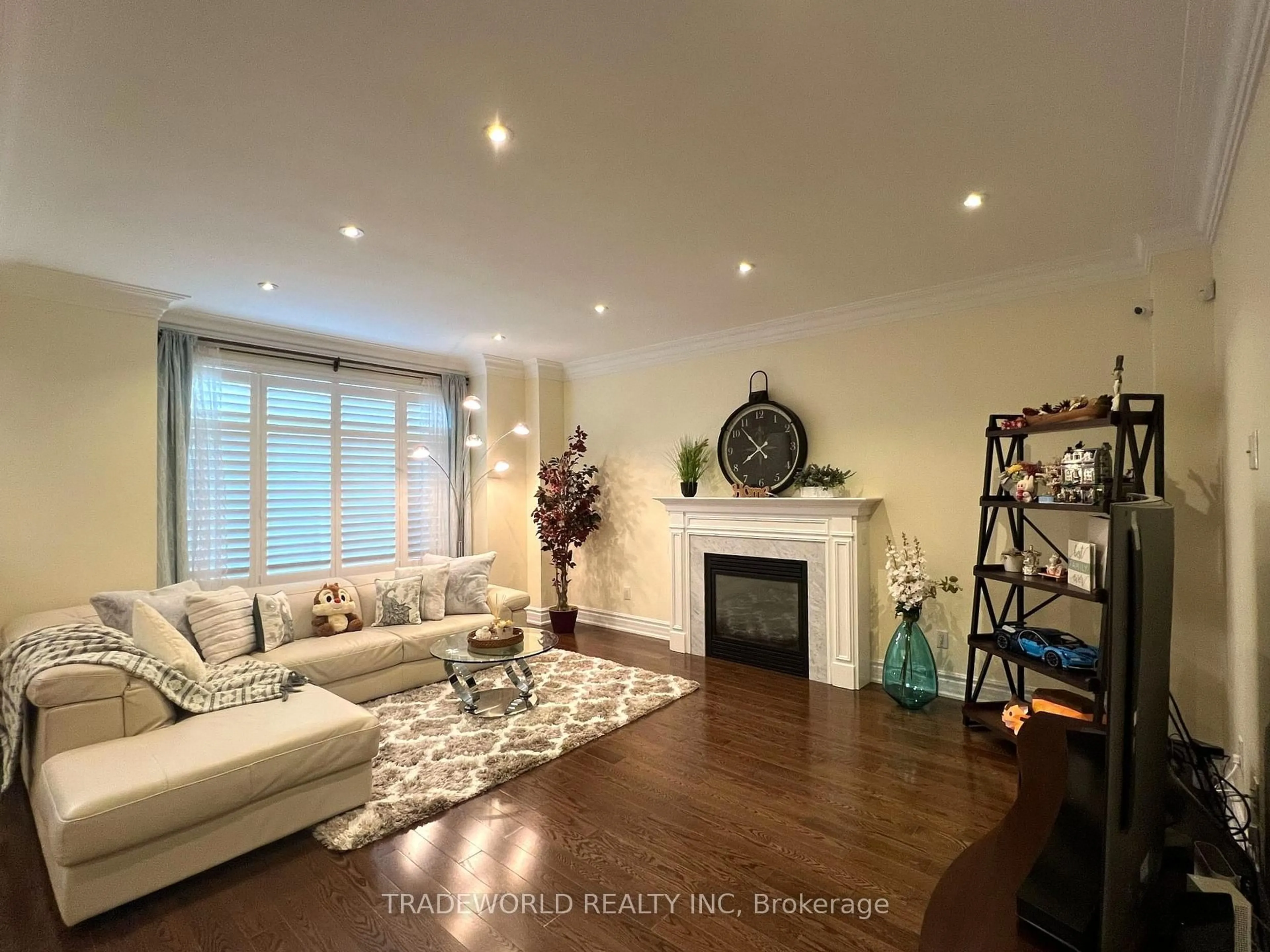 Living room with furniture, wood/laminate floor for 73 Glengordon Cres, Markham Ontario L6C 0K1