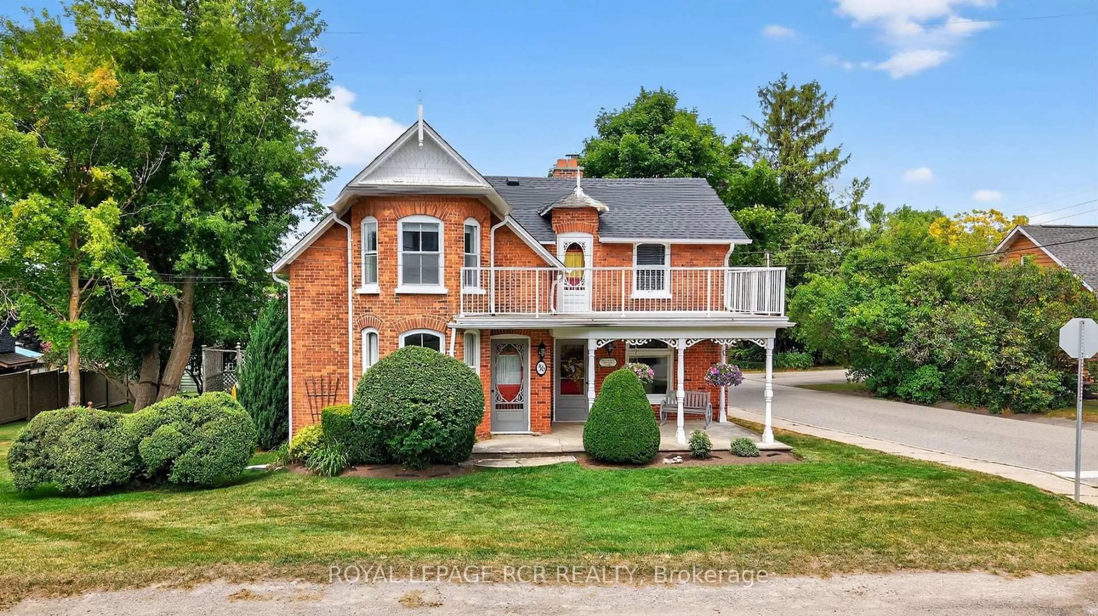 Home with brick exterior material, street for 36 Main St, East Gwillimbury Ontario L0G 1M0