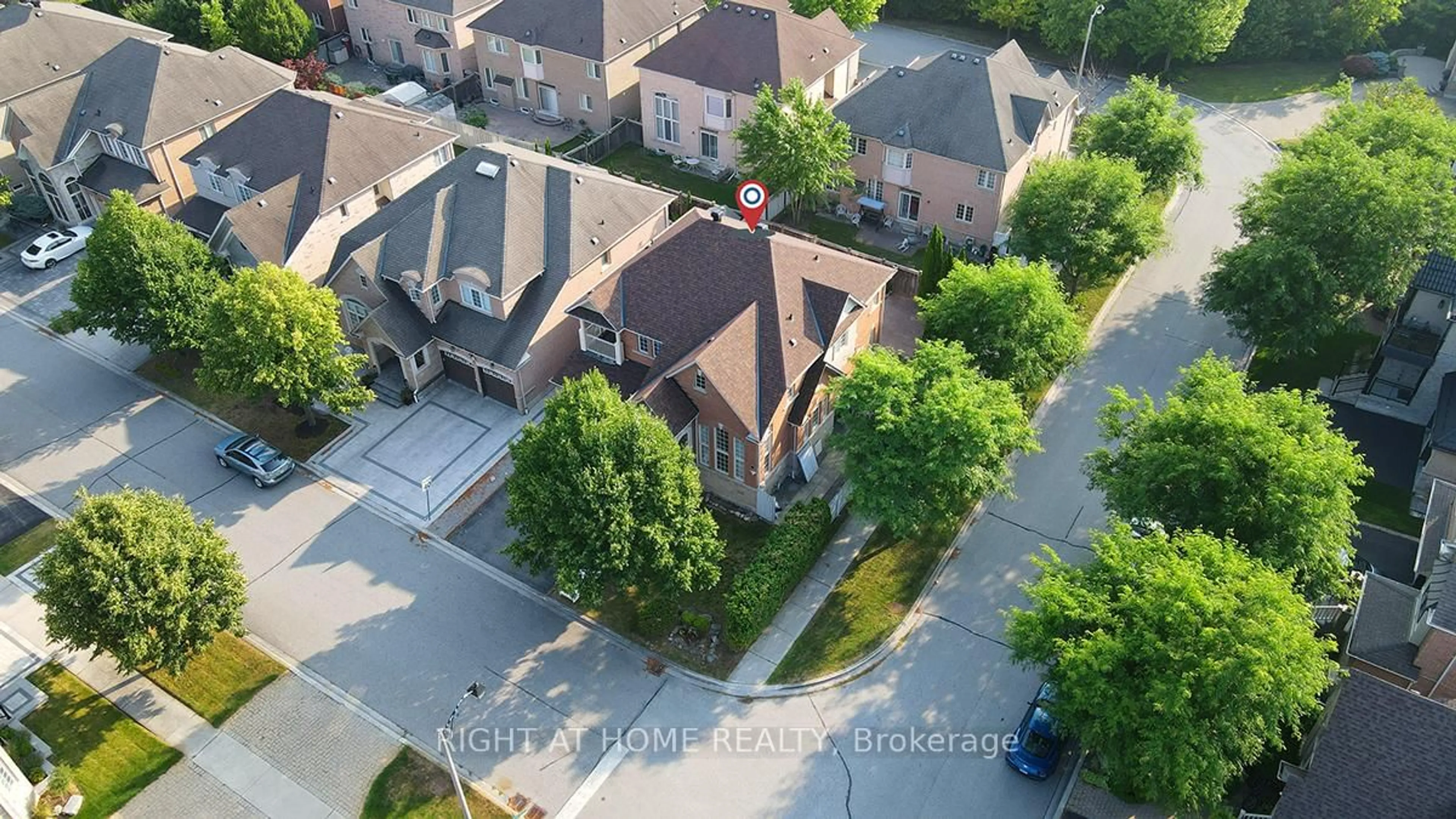 A pic from outside/outdoor area/front of a property/back of a property/a pic from drone, street for 101 Heathfield Ave, Markham Ontario L6C 3C1