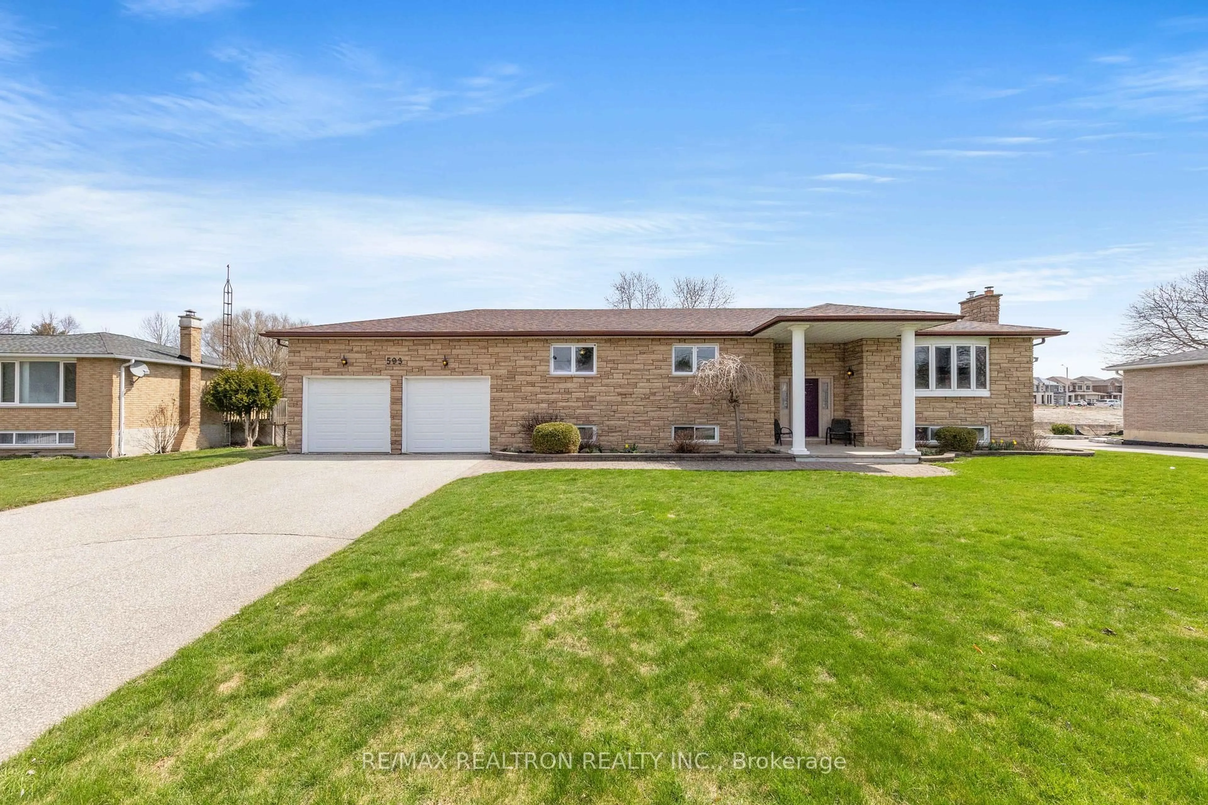 Home with brick exterior material, street for 593 Simcoe Rd, Bradford West Gwillimbury Ontario L3Z 4B4