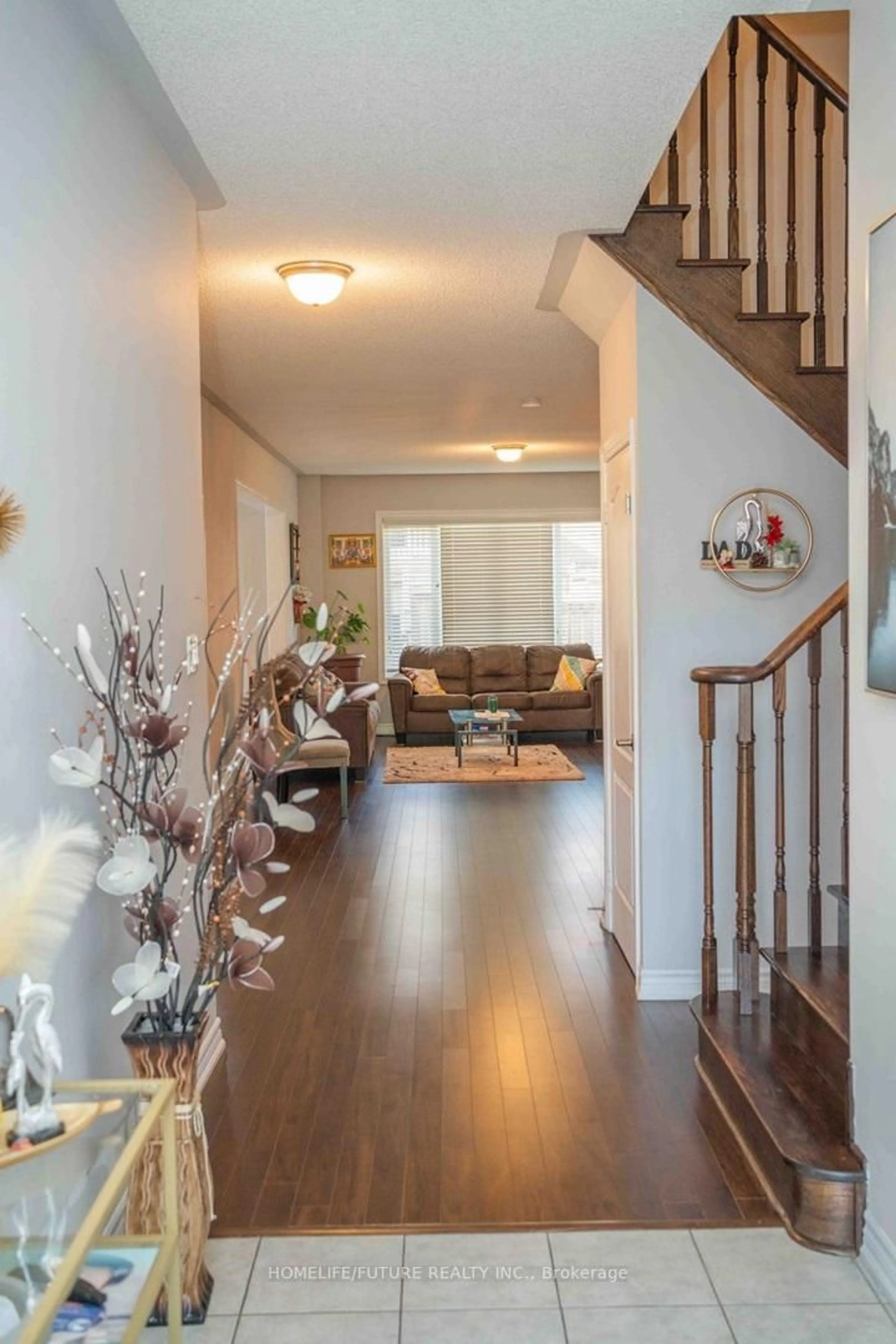 Indoor entryway for 72 Hopkins Cres, Bradford West Gwillimbury Ontario L3Z 0R7