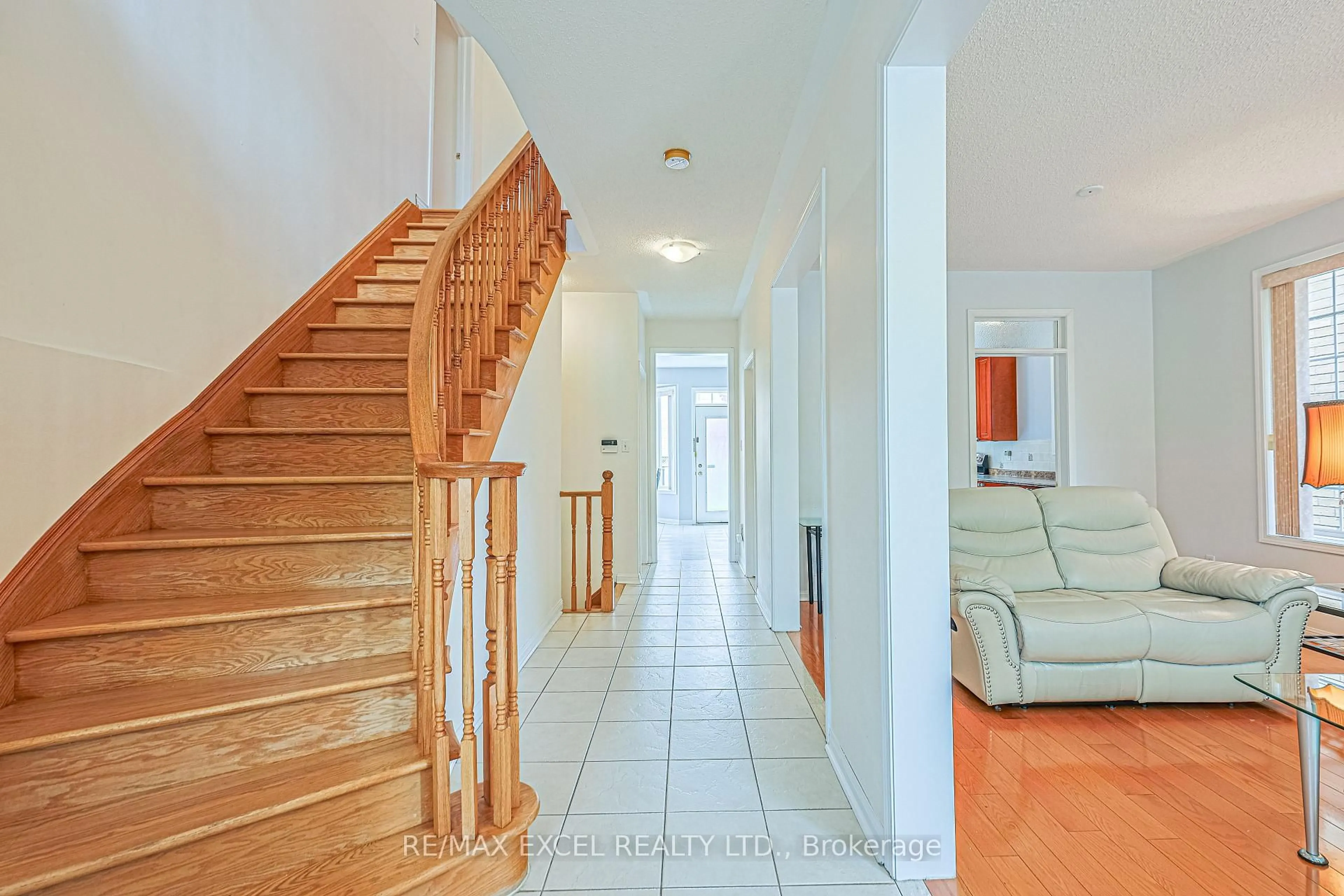 Indoor foyer for 37 Baintree St, Markham Ontario L6E 1G5