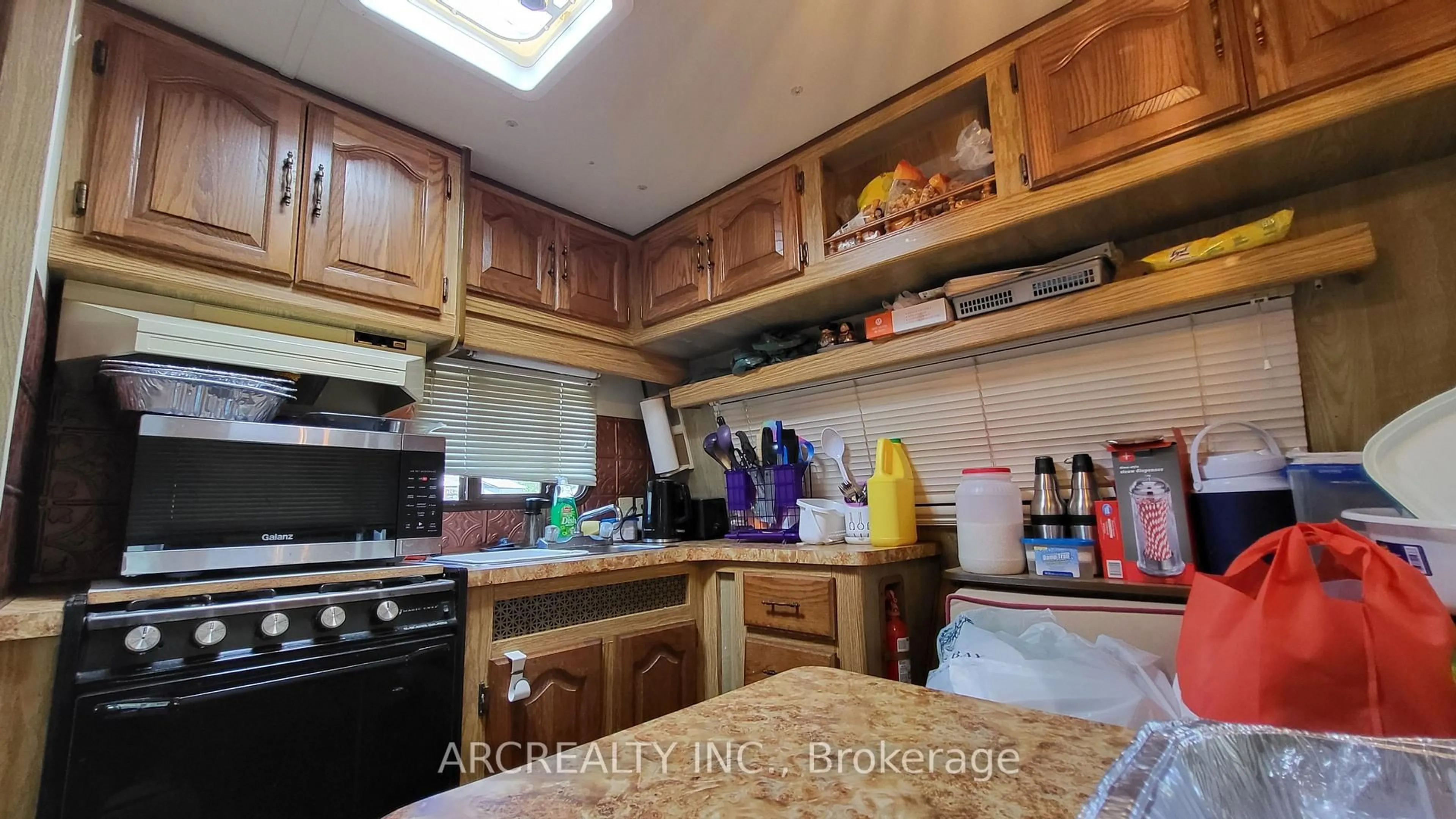 Standard kitchen, unknown for 12 Robin Rd, Georgina Ontario L0E 1N0