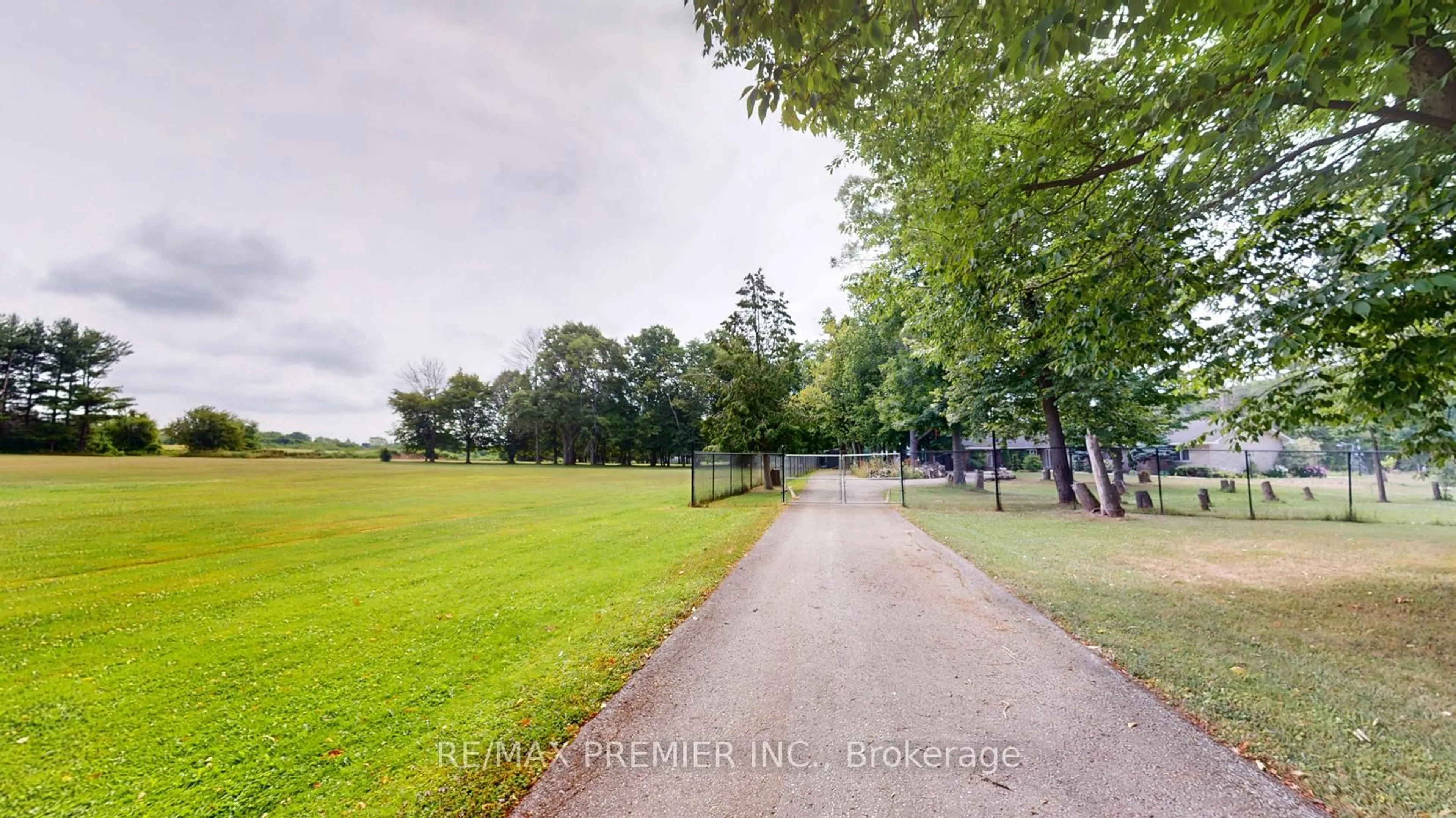 A pic from outside/outdoor area/front of a property/back of a property/a pic from drone, forest/trees view for 253 Morning Sdrd, East Gwillimbury Ontario L9N 0K6