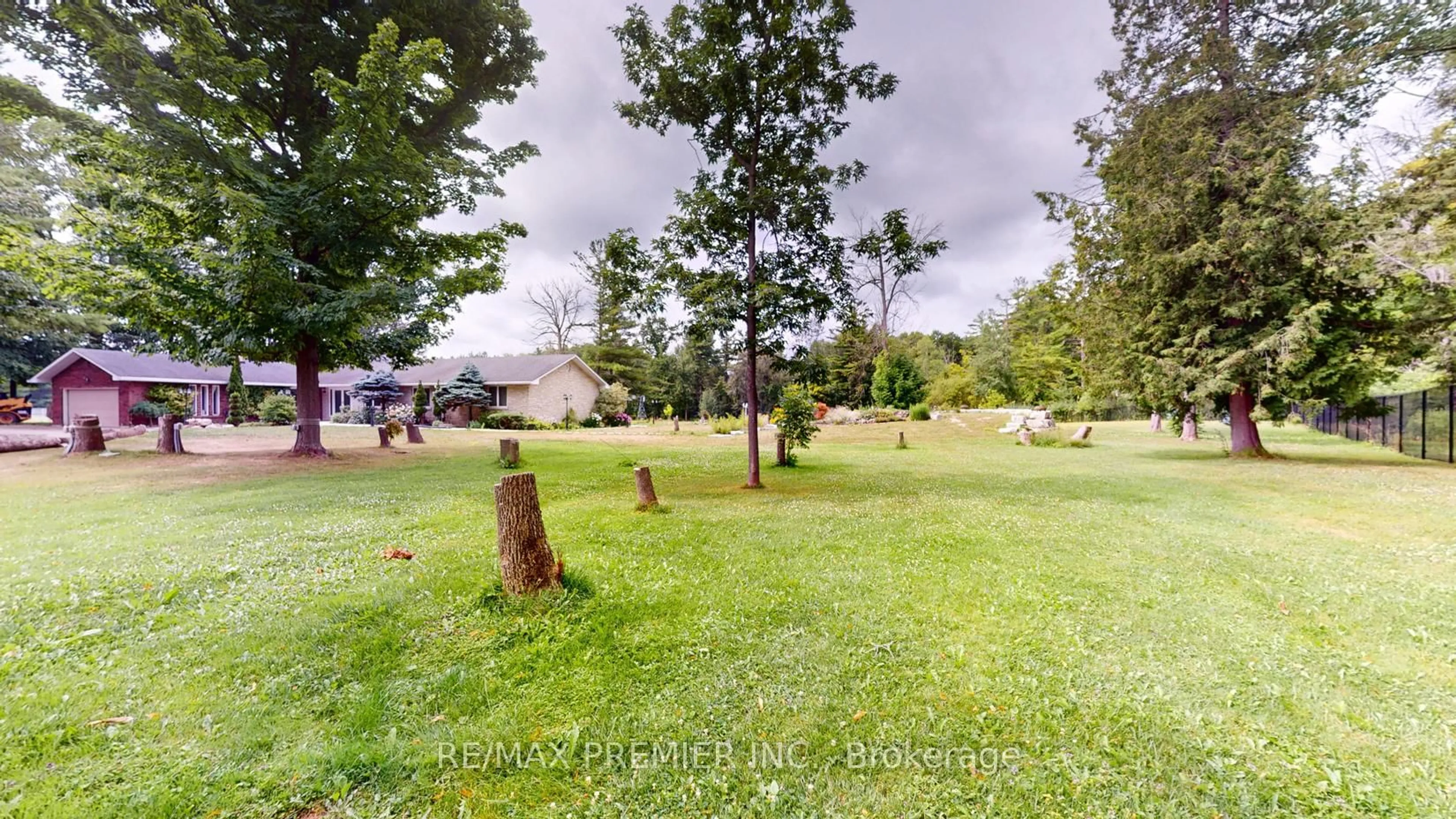 A pic from outside/outdoor area/front of a property/back of a property/a pic from drone, forest/trees view for 253 Morning Sdrd, East Gwillimbury Ontario L9N 0K6