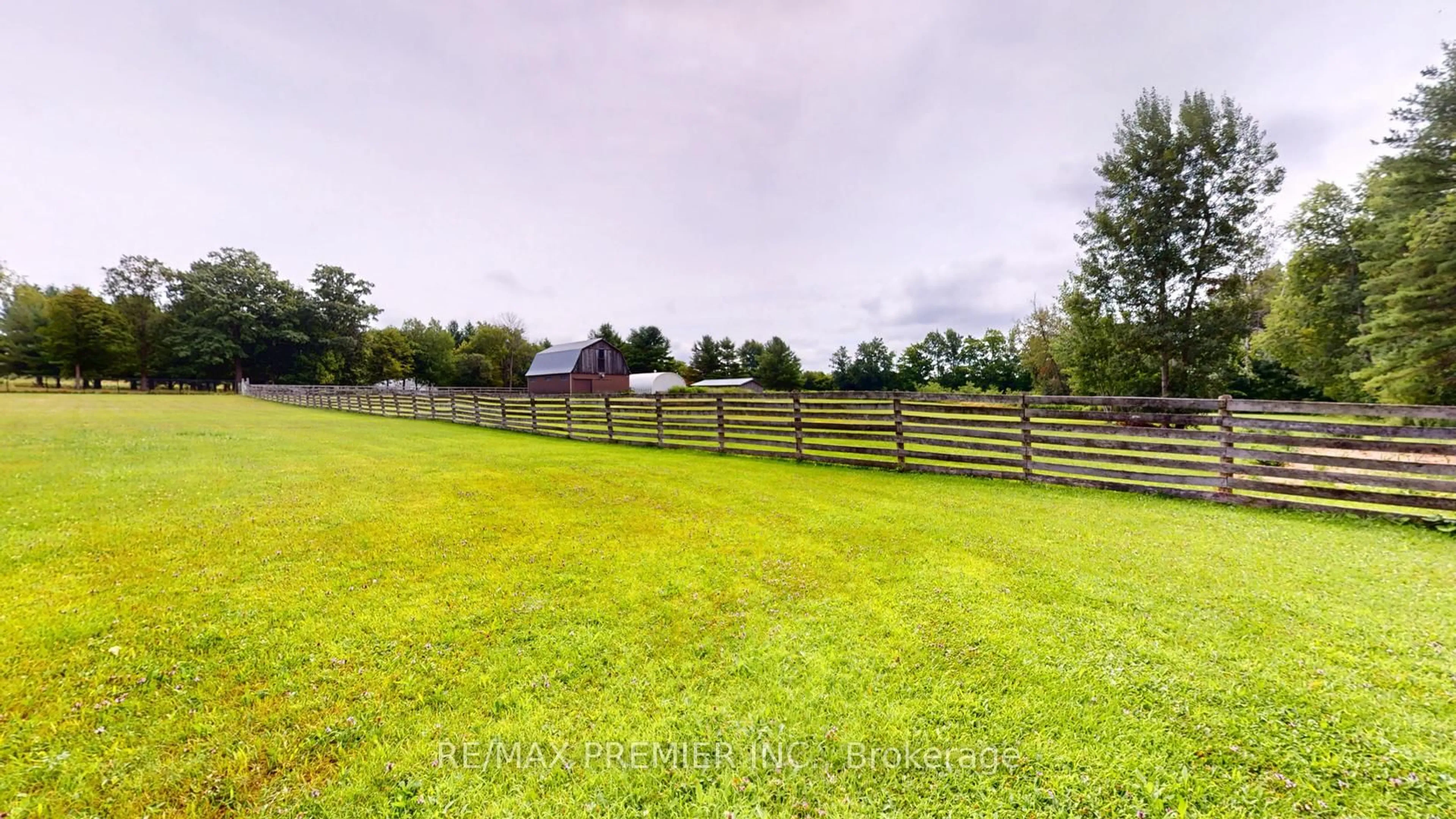 A pic from outside/outdoor area/front of a property/back of a property/a pic from drone, unknown for 253 Morning Sdrd, East Gwillimbury Ontario L9N 0K6