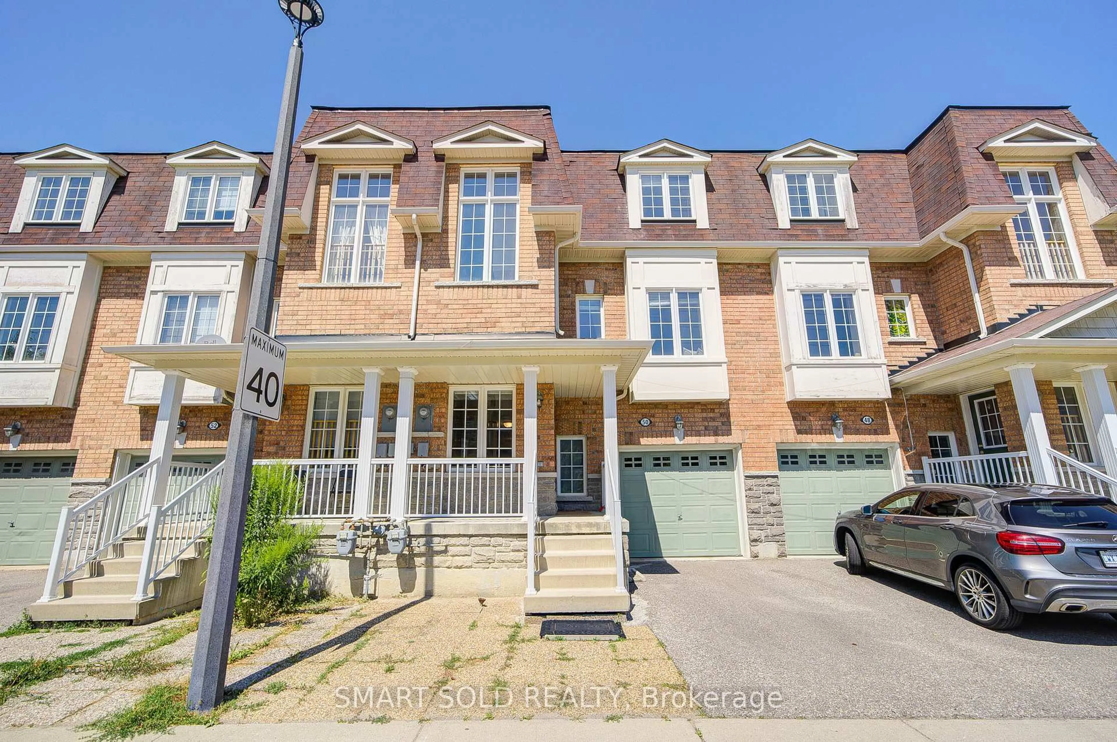 A pic from outside/outdoor area/front of a property/back of a property/a pic from drone, street for 50-15 Old Colony Rd, Richmond Hill Ontario L4E 4L5
