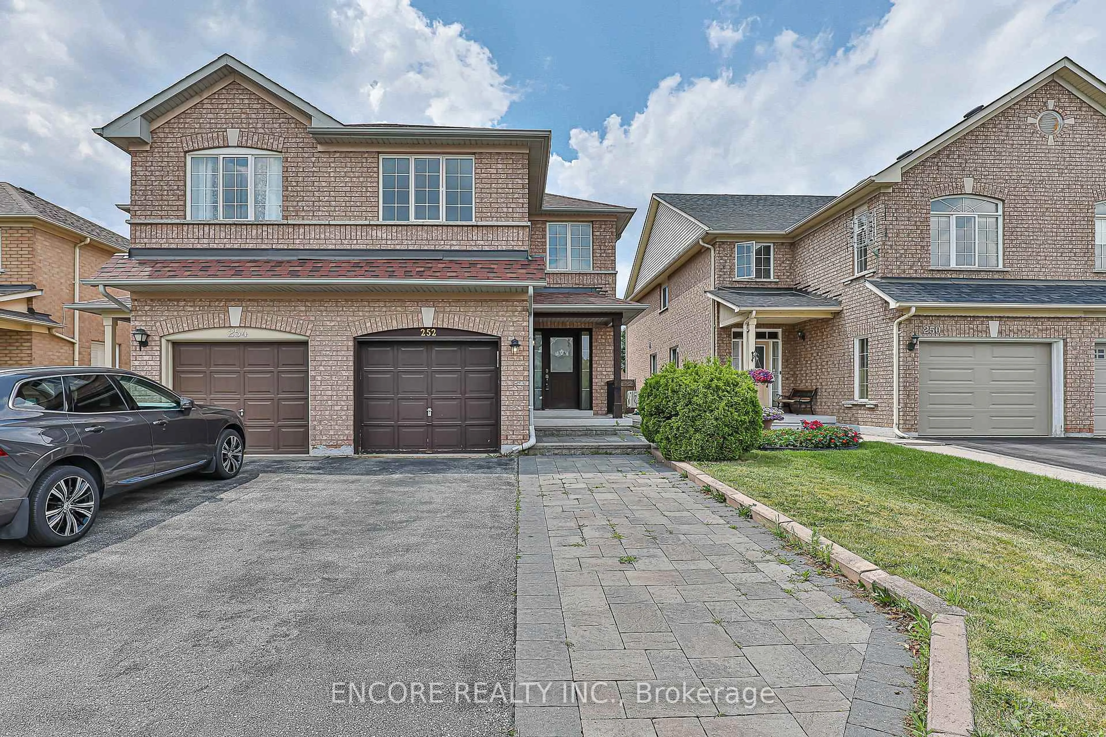 Home with brick exterior material, street for 252 Forest Run Blvd, Vaughan Ontario L4K 5G2