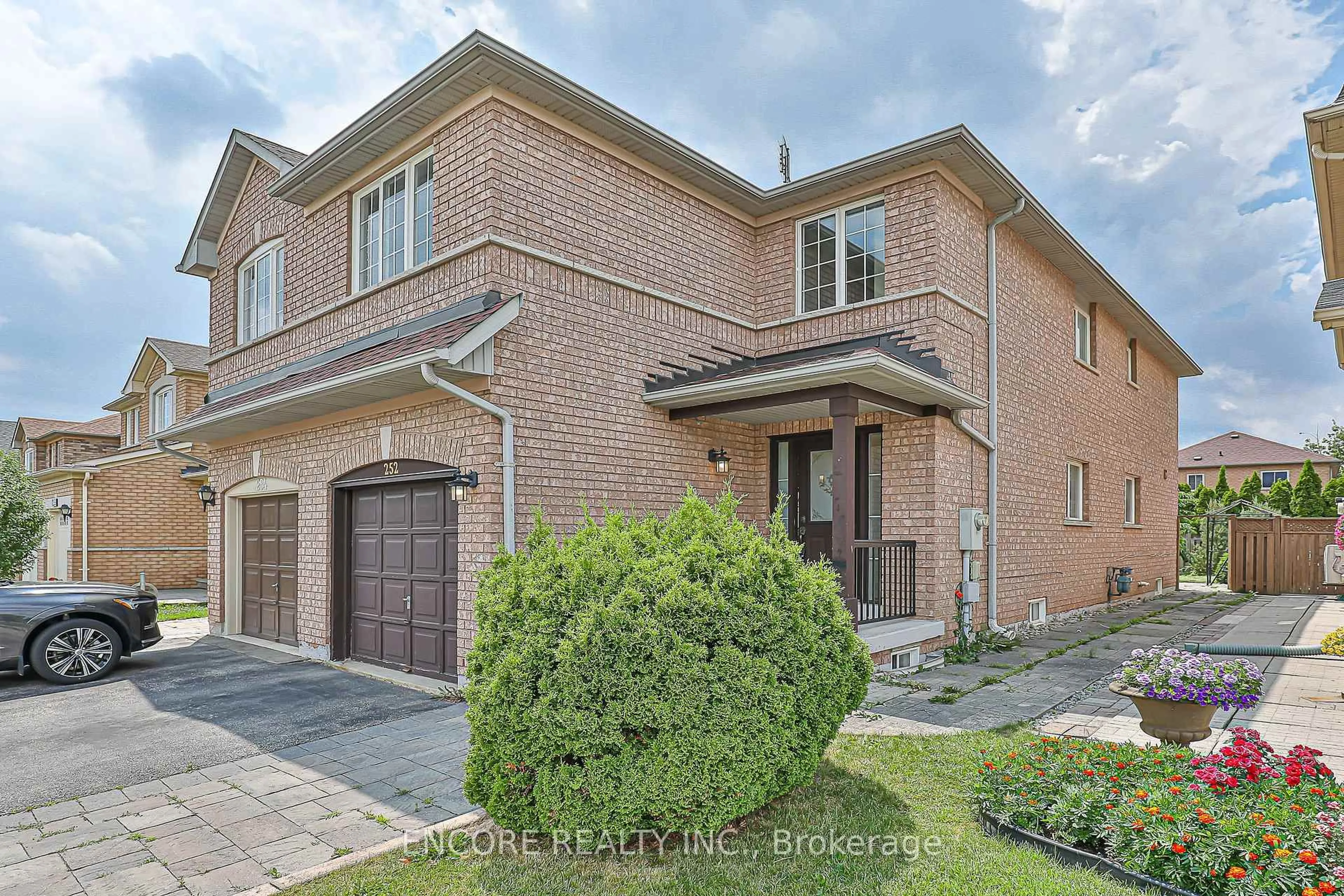 Home with brick exterior material, street for 252 Forest Run Blvd, Vaughan Ontario L4K 5G2