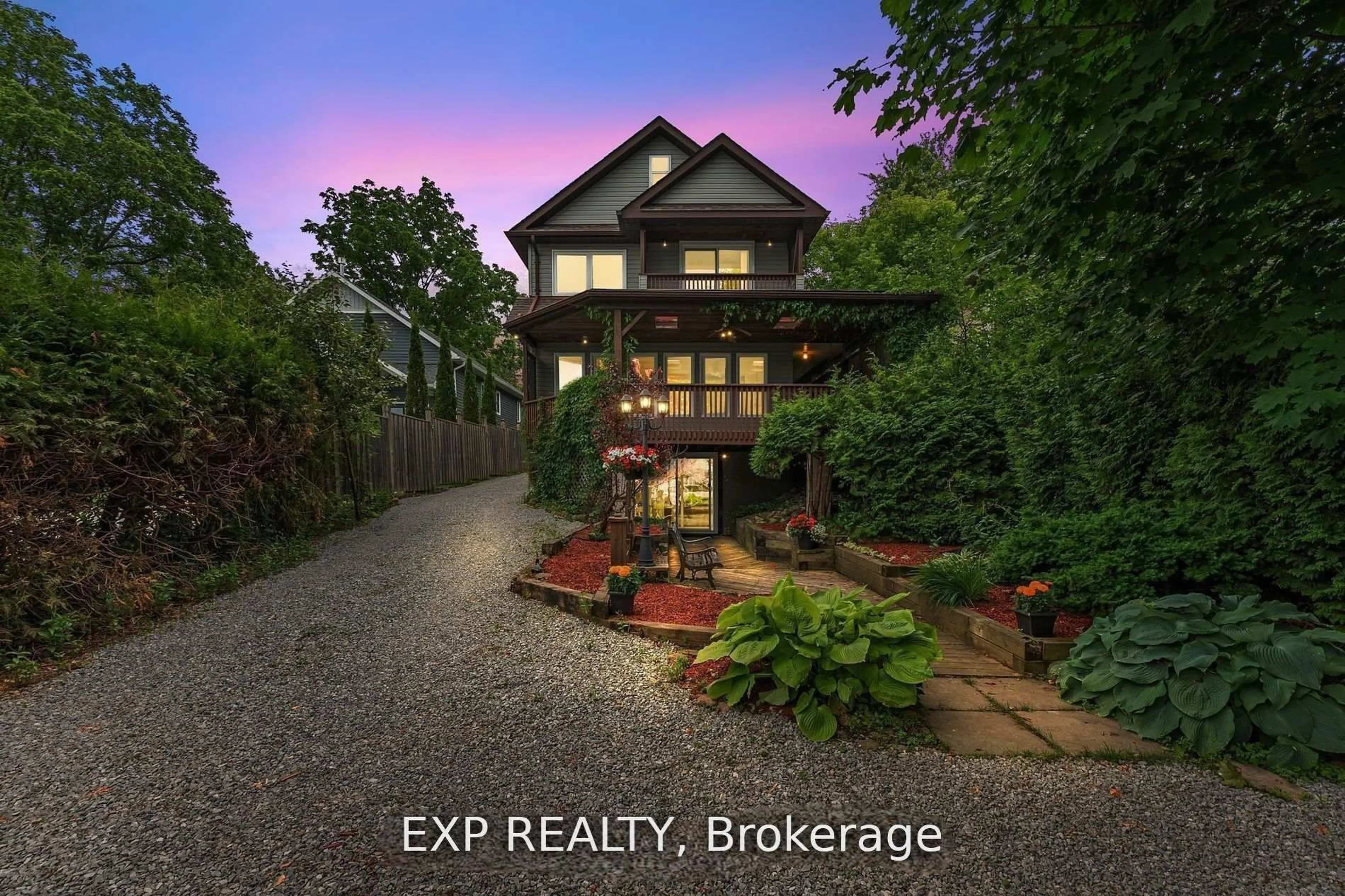 A pic from outside/outdoor area/front of a property/back of a property/a pic from drone, unknown for 127 Lake Dr, Georgina Ontario L4P 3C8