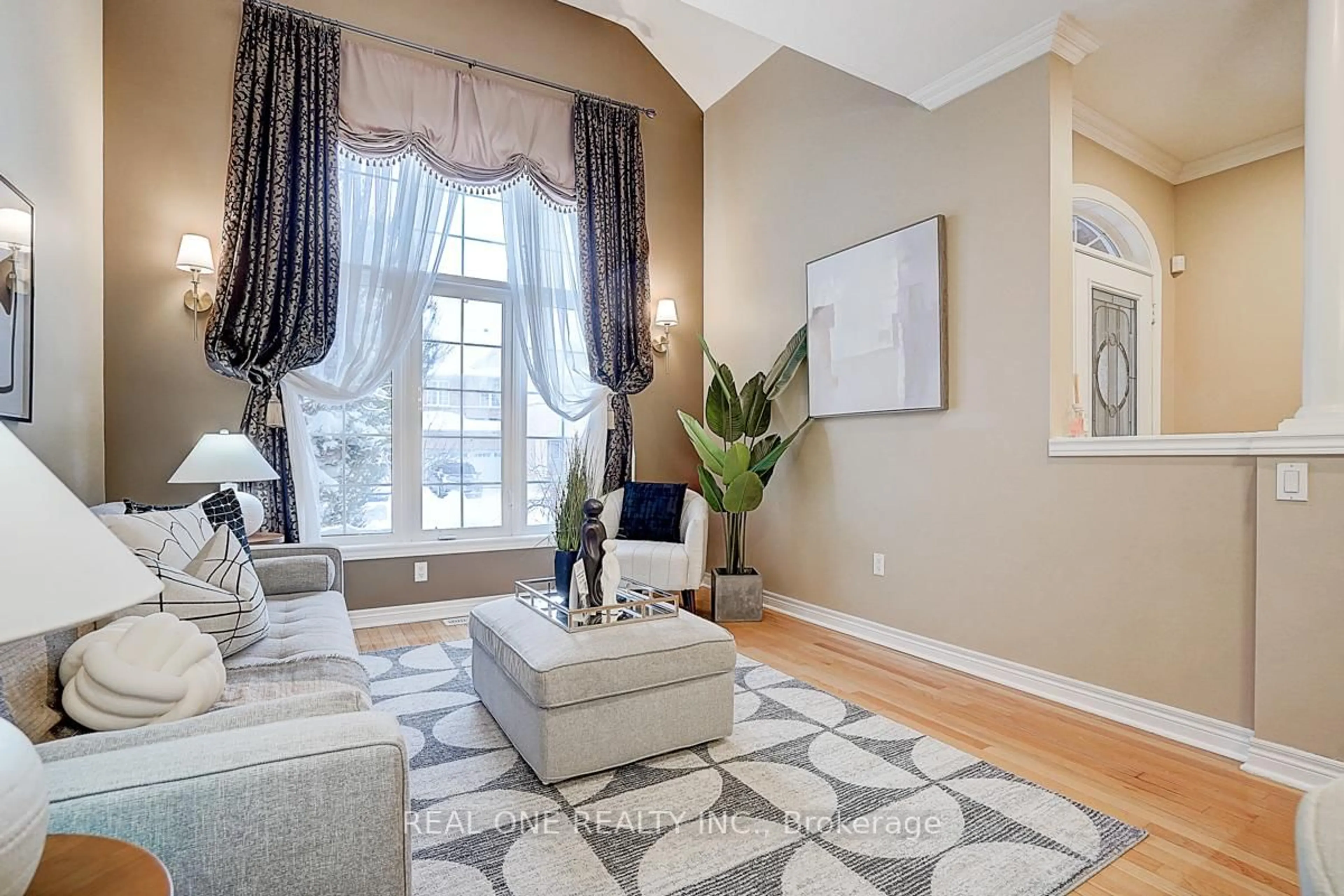 Living room with furniture, unknown for 94 Barnwood Dr, Richmond Hill Ontario L4E 5A2