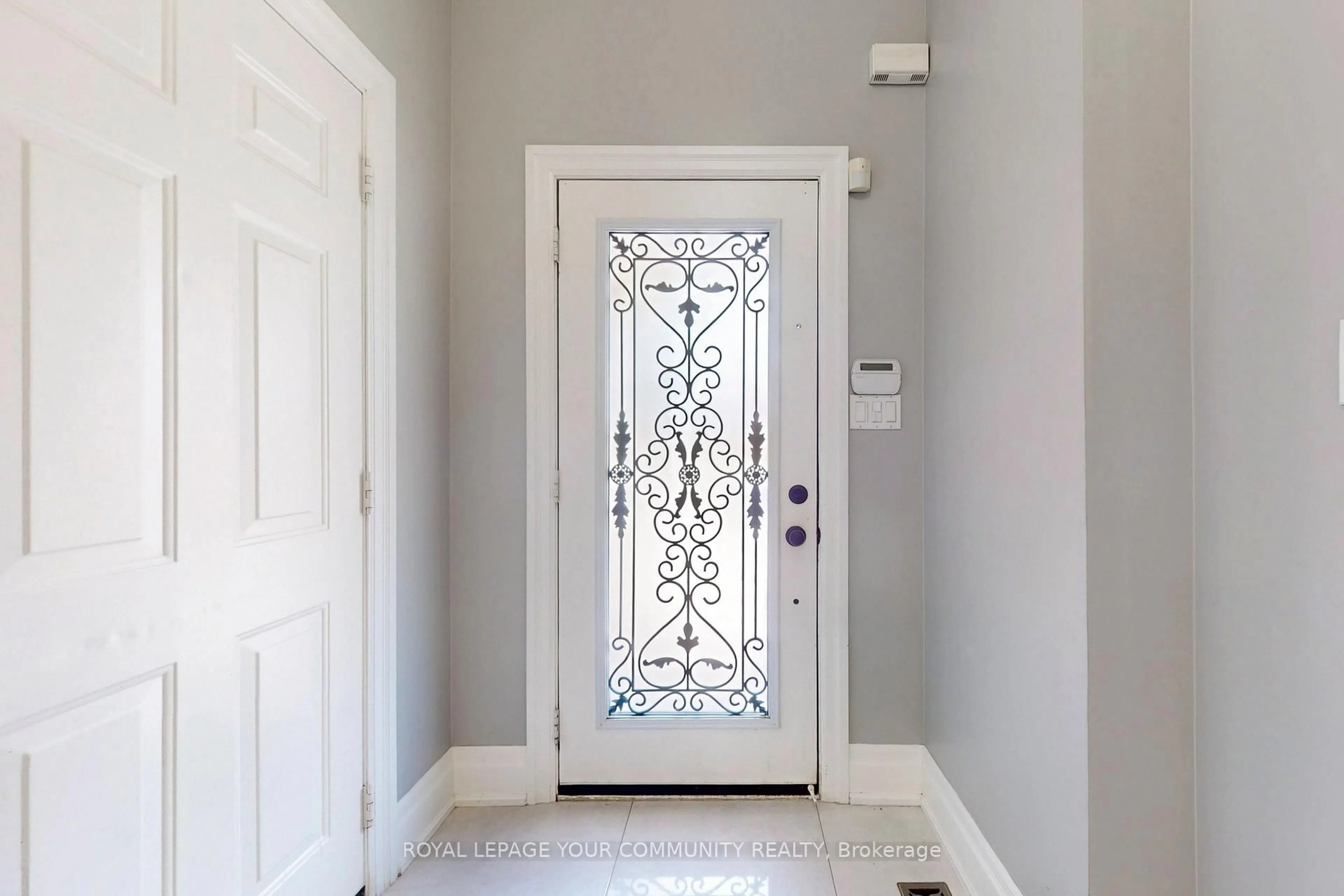 Indoor entryway for 54 English Oak Dr, Richmond Hill Ontario L4E 3W2