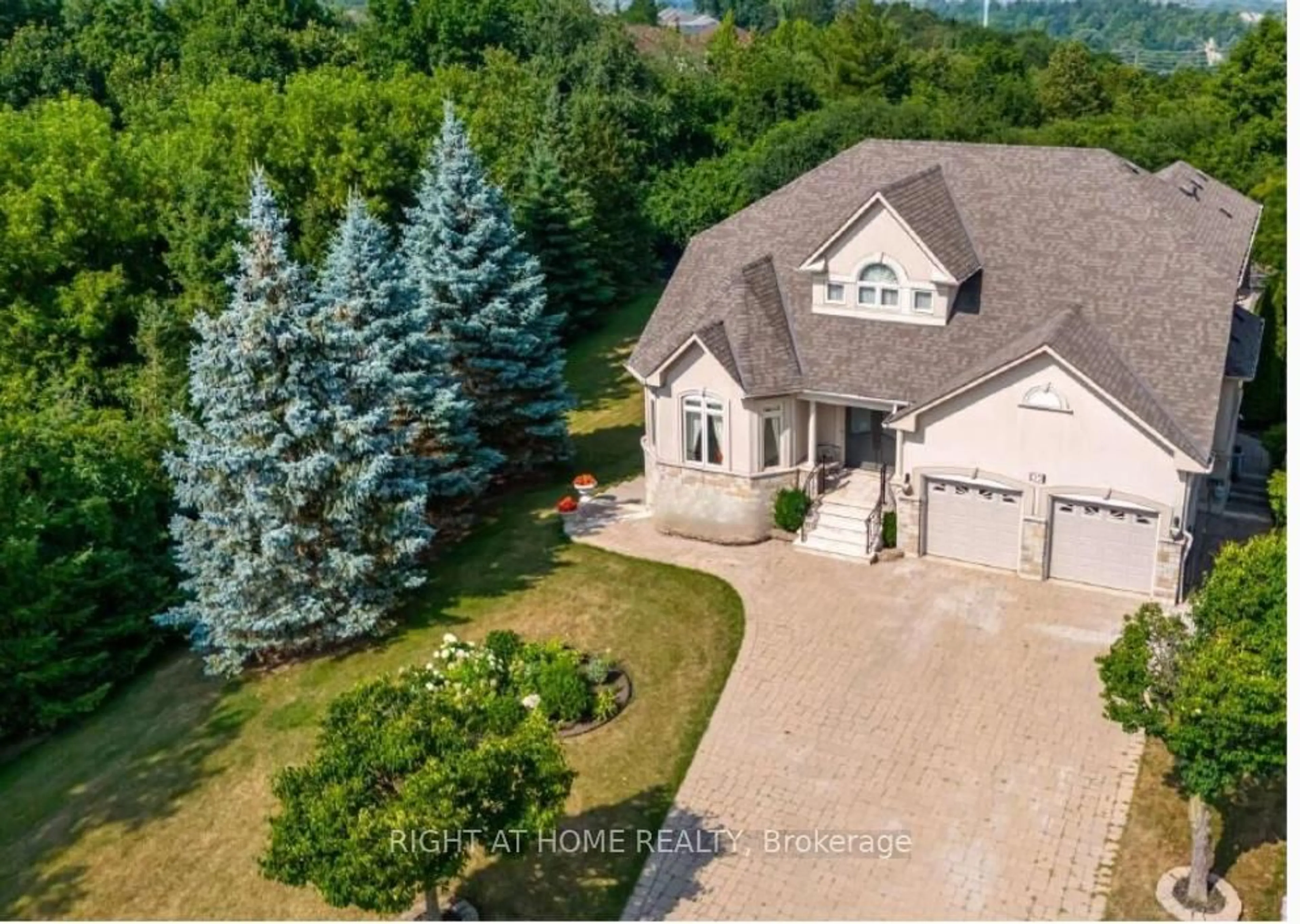 A pic from outside/outdoor area/front of a property/back of a property/a pic from drone, unknown for 32 Rosa Crt, Vaughan Ontario L4H 1Z5
