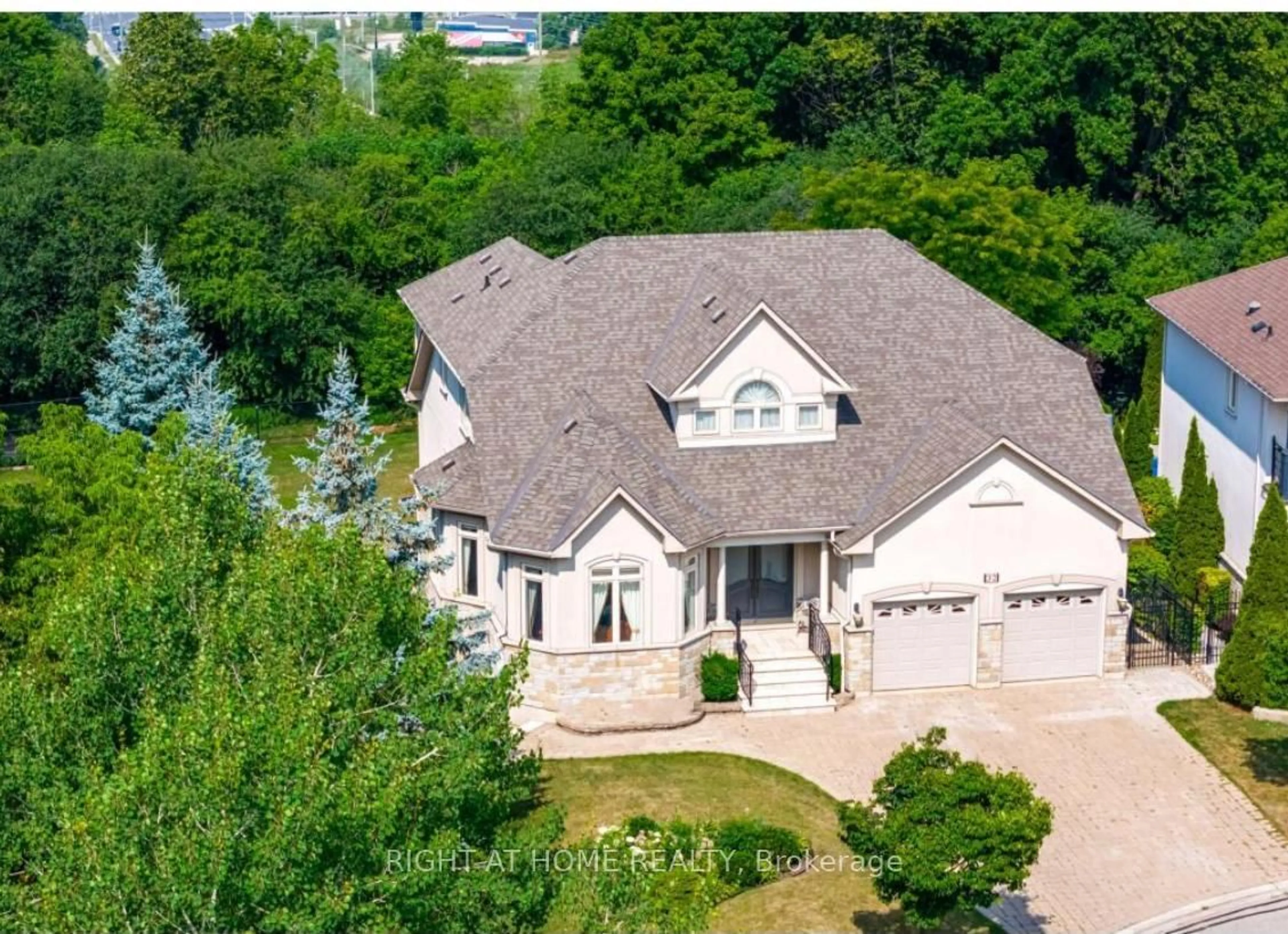 A pic from outside/outdoor area/front of a property/back of a property/a pic from drone, water/lake/river/ocean view for 32 Rosa Crt, Vaughan Ontario L4H 1Z5