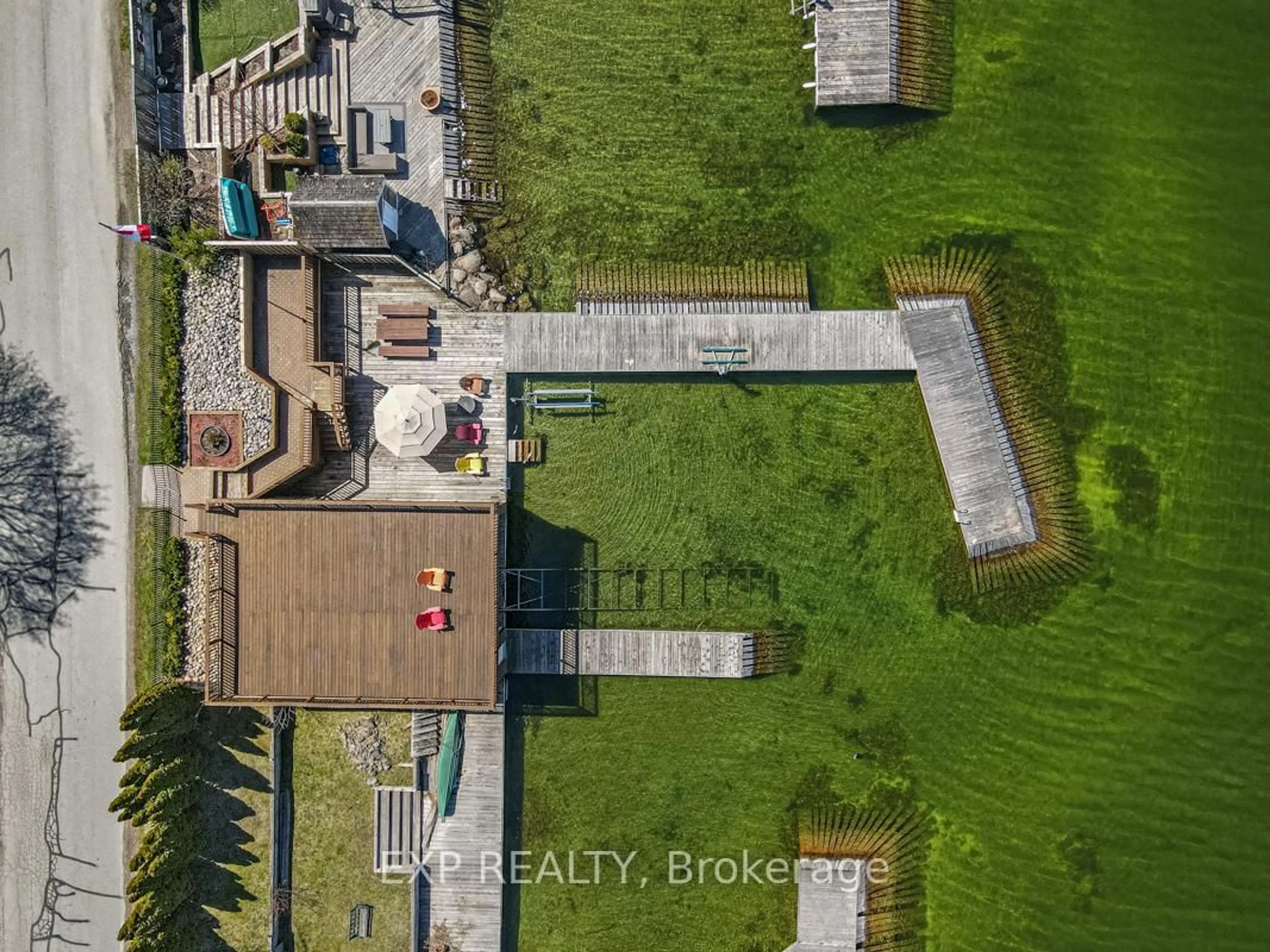 A pic from outside/outdoor area/front of a property/back of a property/a pic from drone, unknown for 229 Lake Dr, Georgina Ontario L4P 3C8