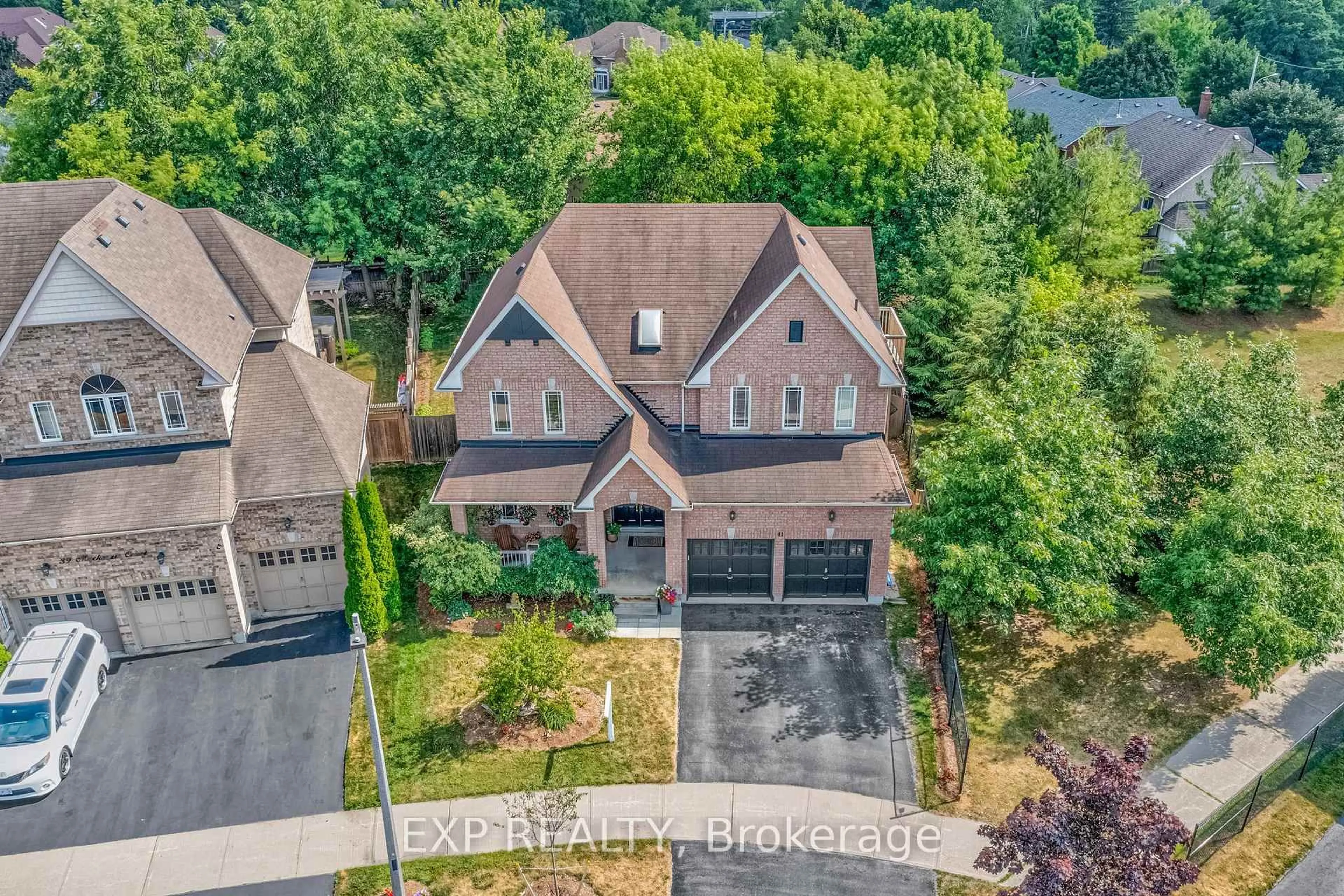 A pic from outside/outdoor area/front of a property/back of a property/a pic from drone, street for 41 Mackenzie Crt, Georgina Ontario L4P 0E1
