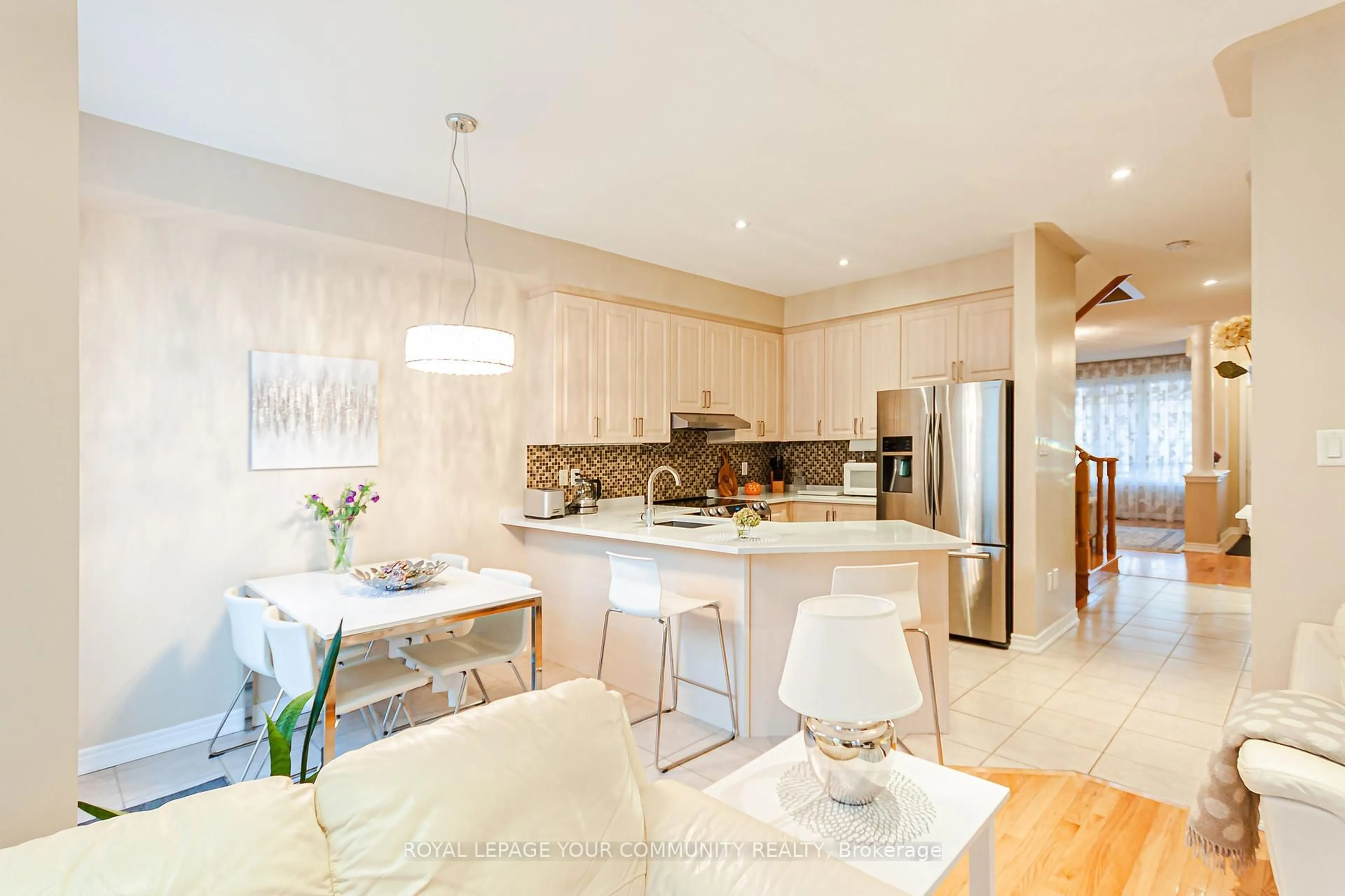 Open concept kitchen, ceramic/tile floor for 18 Stookes Cres, Richmond Hill Ontario L4E 0J4