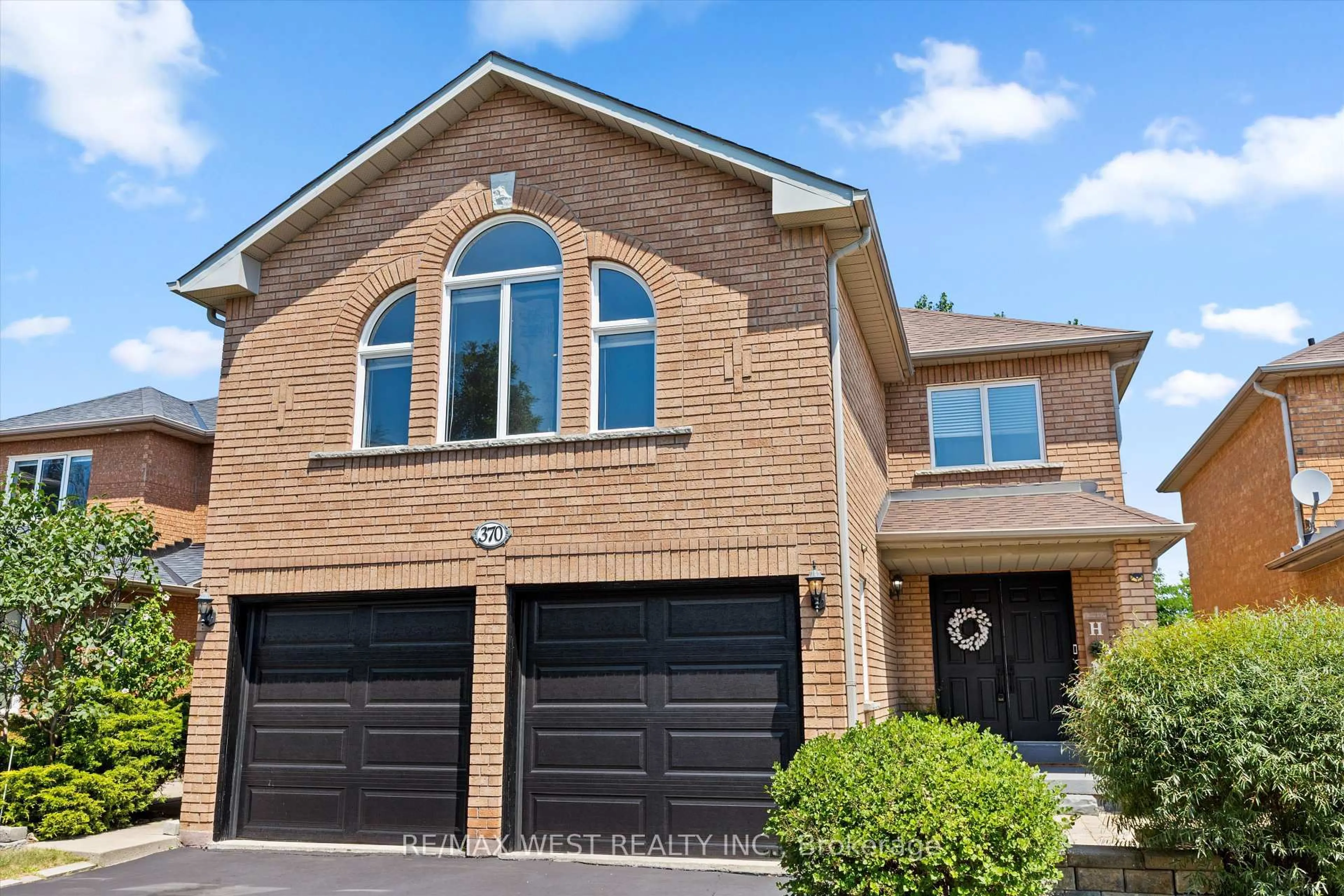 Home with brick exterior material, street for 370 Royalpark Way, Vaughan Ontario L4H 1K1