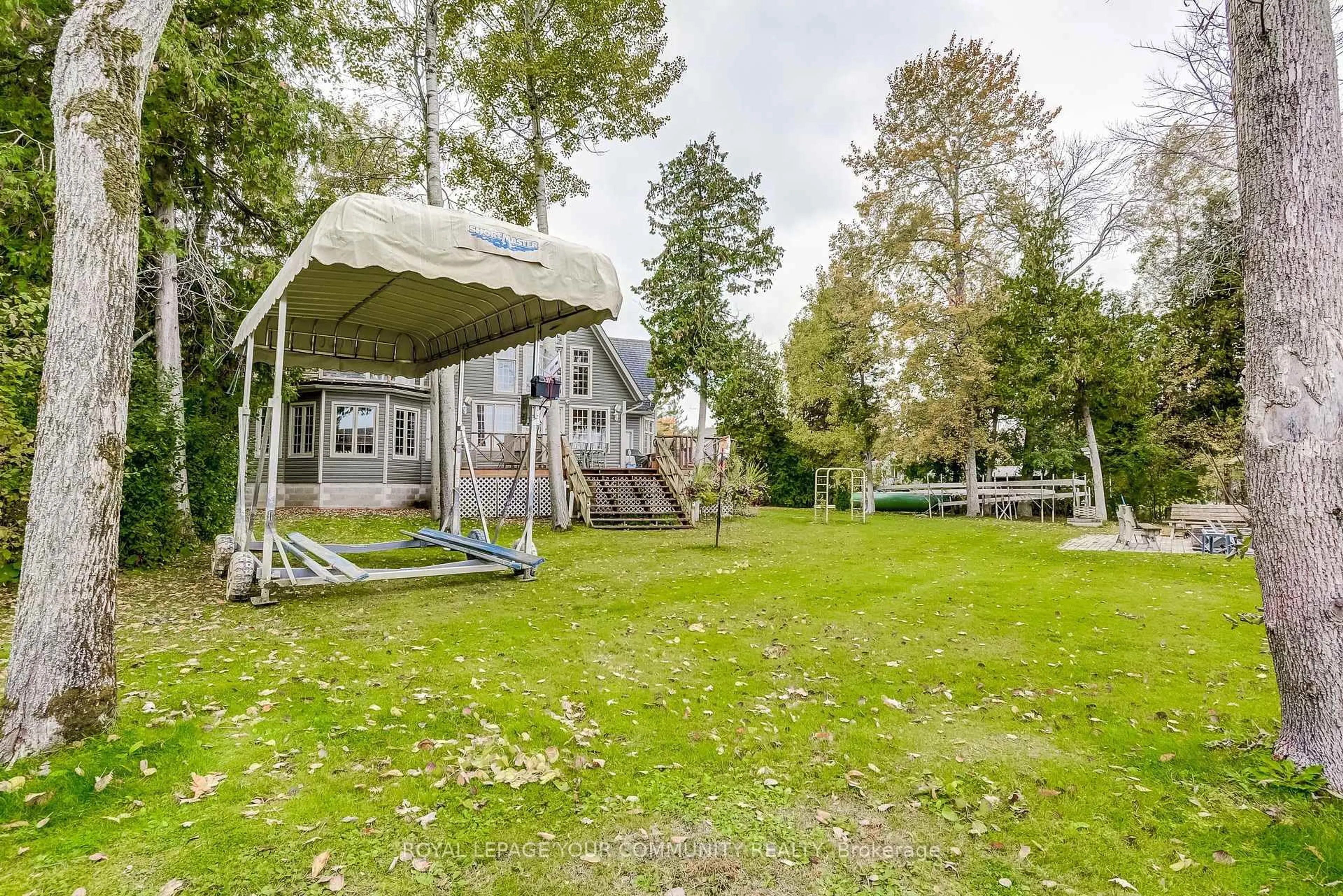 Patio, forest/trees view for 1070 Loon Rd, Georgina Islands Ontario L0E 1R0